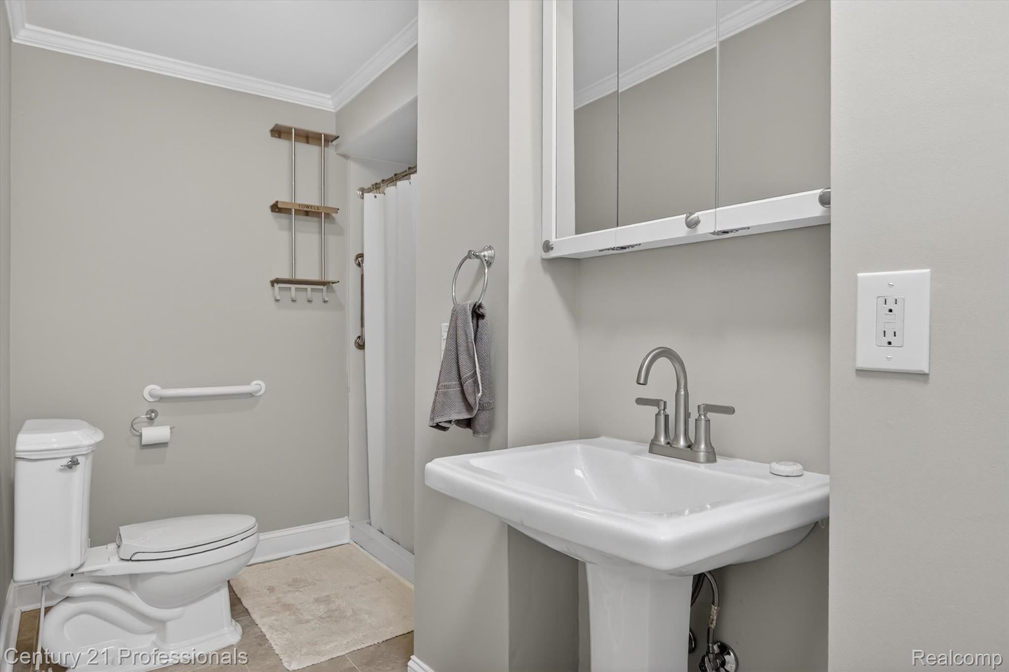 AnnArbor, Michigan, 48103, United States, 3 Bedrooms Bedrooms, ,2 BathroomsBathrooms,Residential,For Sale,2038330