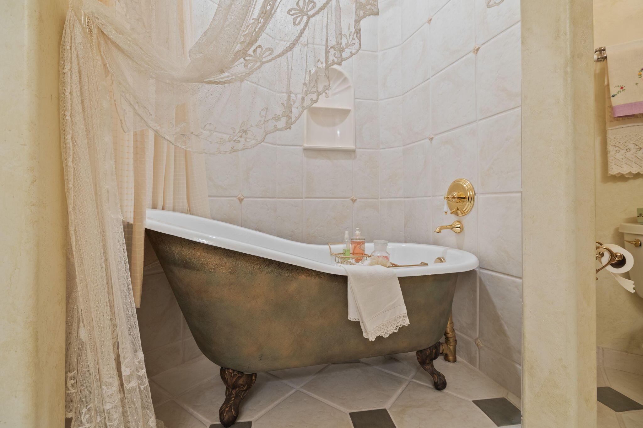 Salt Lake City, Utah, 84121, United States, 5 Bedrooms Bedrooms, ,6 BathroomsBathrooms,Residential,For Sale,1974562