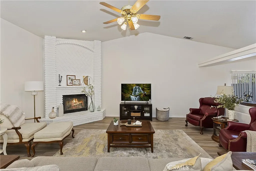 Victorvile, California, 92395, United States, 4 Bedrooms Bedrooms, ,2 BathroomsBathrooms,Residential,For Sale,1978607