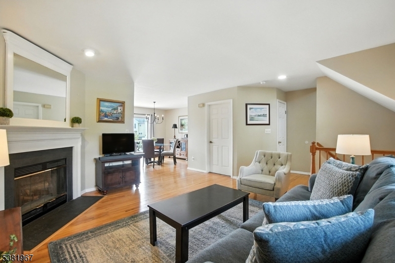 Berkeley Heights Twp., New Jersey, 07922, United States, 2 Bedrooms Bedrooms, ,3 BathroomsBathrooms,Residential,For Sale,1939510