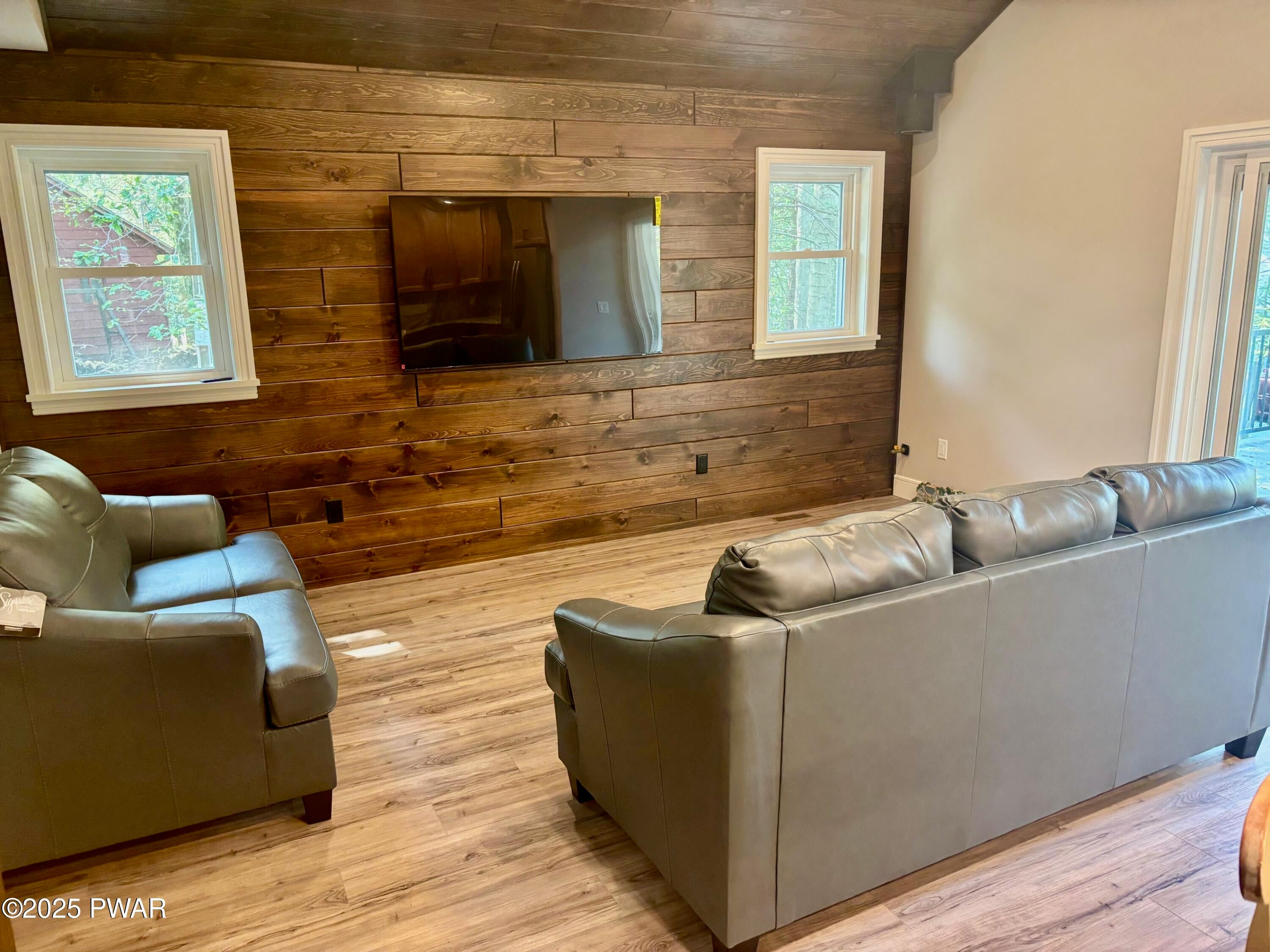 Lake Ariel, Pennsylvania, 18436, United States, 4 Bedrooms Bedrooms, ,4 BathroomsBathrooms,Residential,For Sale,1943663