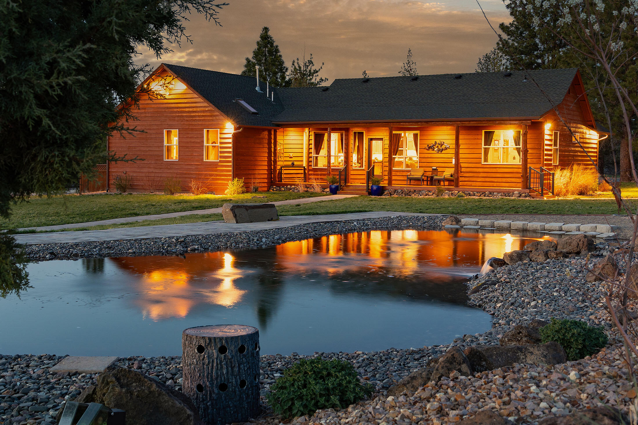 Bend, Oregon, 97703, United States, 3 Bedrooms Bedrooms, ,2 BathroomsBathrooms,Residential,For Sale,1826541