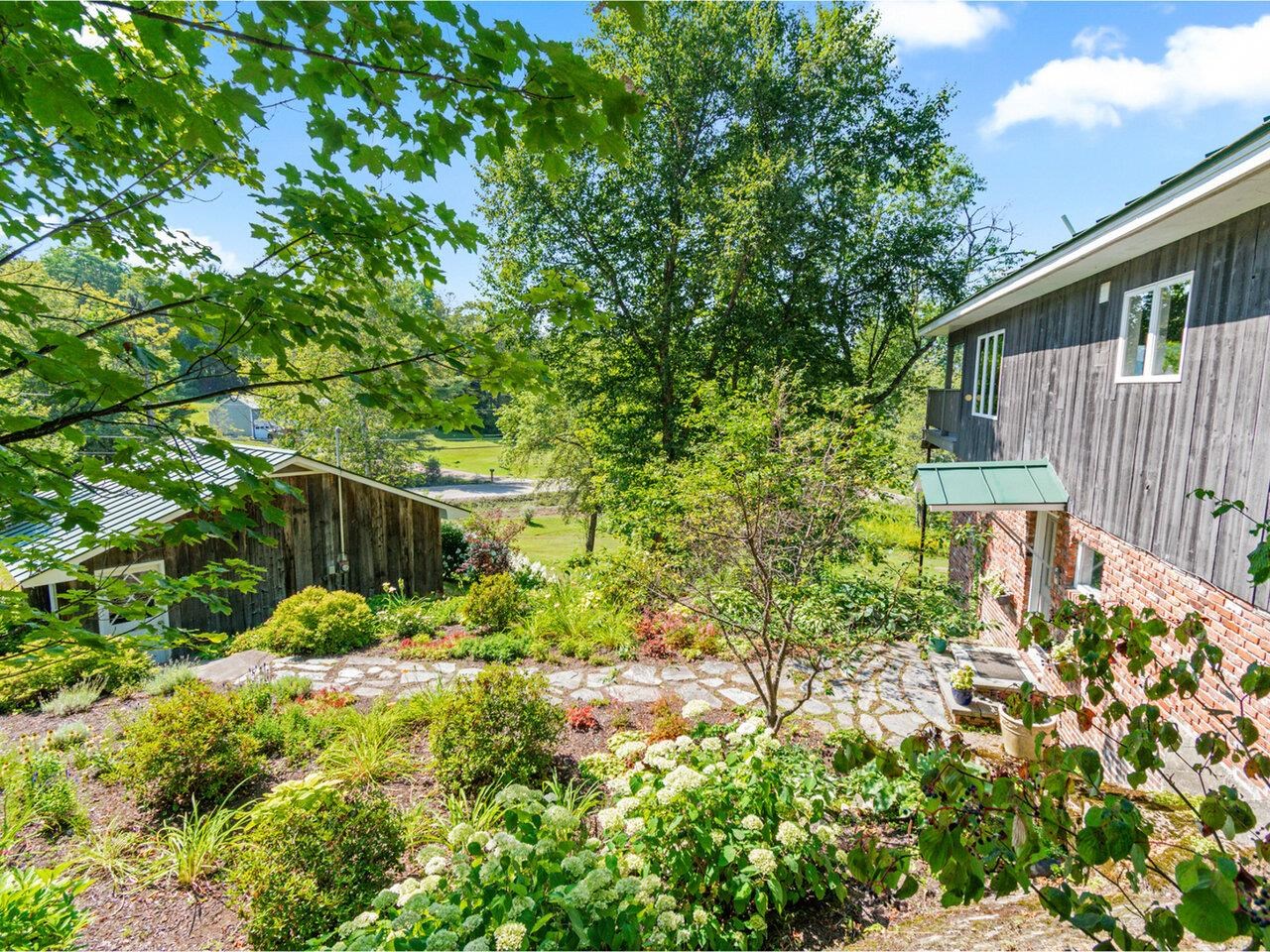 Waterbury, Vermont, 05676, United States, 2 Bedrooms Bedrooms, ,2 BathroomsBathrooms,Residential,For Sale,1938953