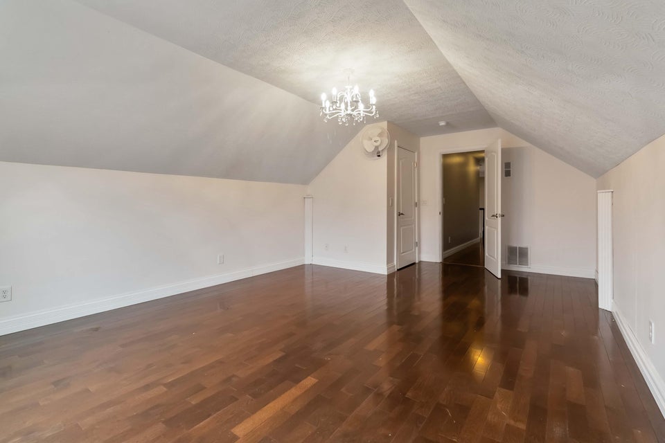 Dunnville, Kentucky, 42528, United States, 6 Bedrooms Bedrooms, ,5 BathroomsBathrooms,Residential,For Sale,1998018