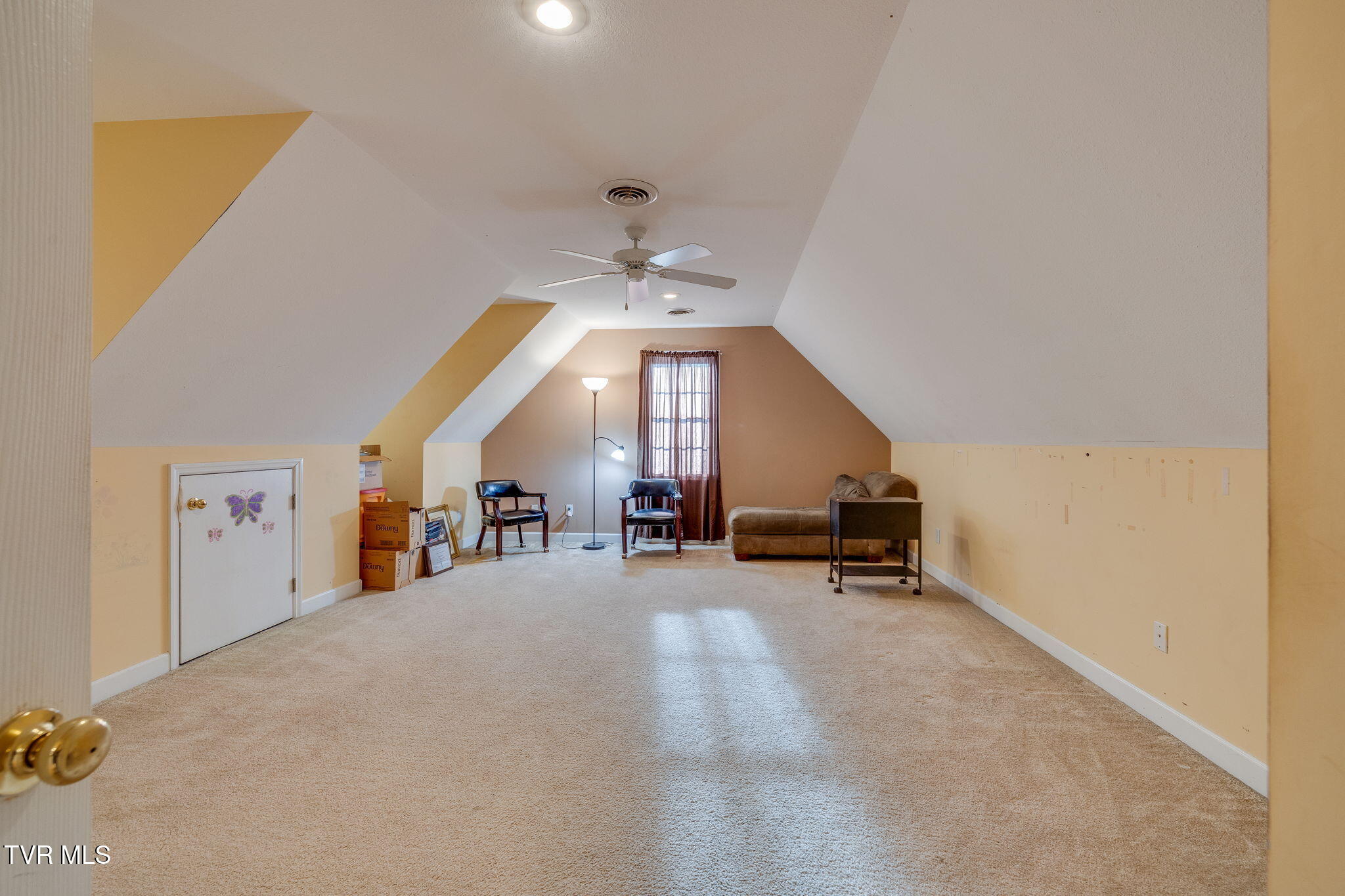 Johnson City, Tennessee, 37601, United States, 5 Bedrooms Bedrooms, ,4 BathroomsBathrooms,Residential,For Sale,2049001