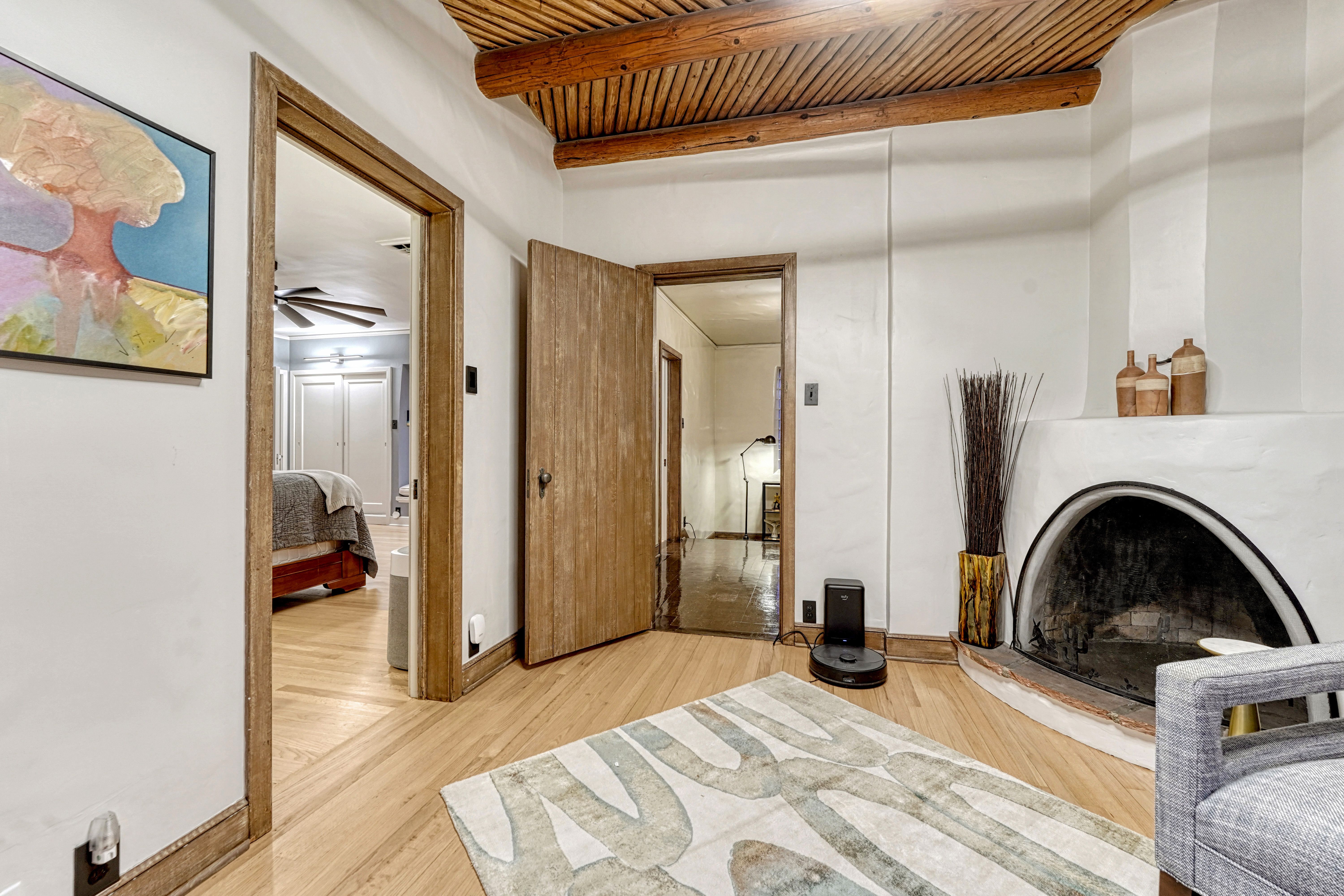  Introducing the Harold Florman House, a Rare and Authentic 1939 Pueblo Revival - 物件實景