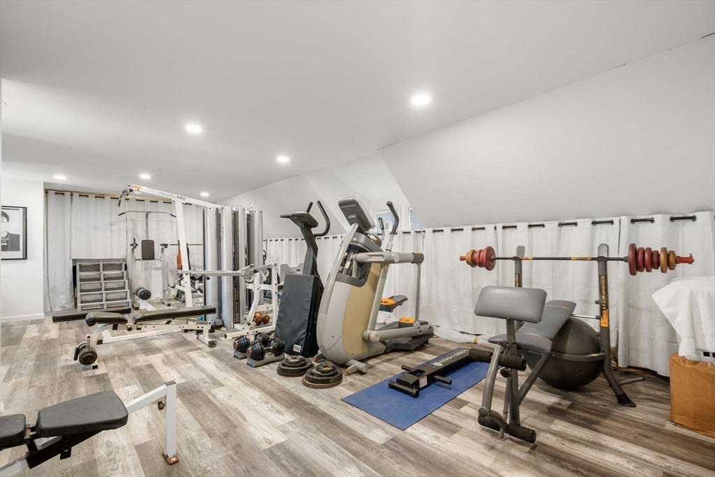 Milton, Massachusetts, 02186, United States, 6 Bedrooms Bedrooms, ,6 BathroomsBathrooms,Residential,For Sale,1940857