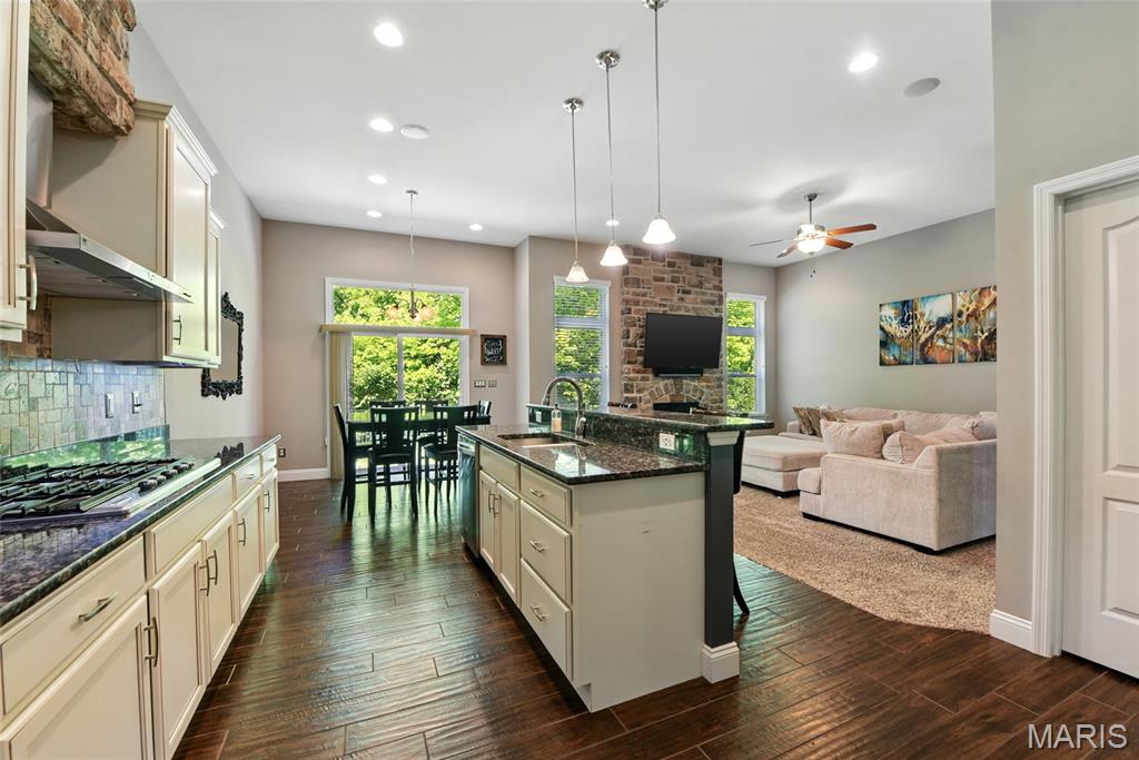 Wentzville, Missouri, 63385, United States, 4 Bedrooms Bedrooms, ,3 BathroomsBathrooms,Residential,For Sale,1927364