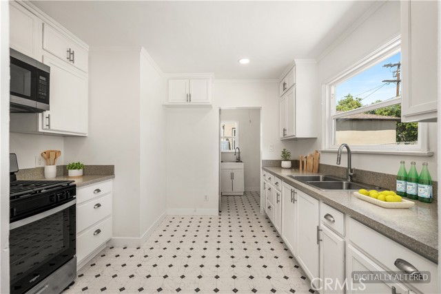 Los Angeles, California, 90032, United States, 2 Bedrooms Bedrooms, ,1 BathroomBathrooms,Residential,For Sale,2049026
