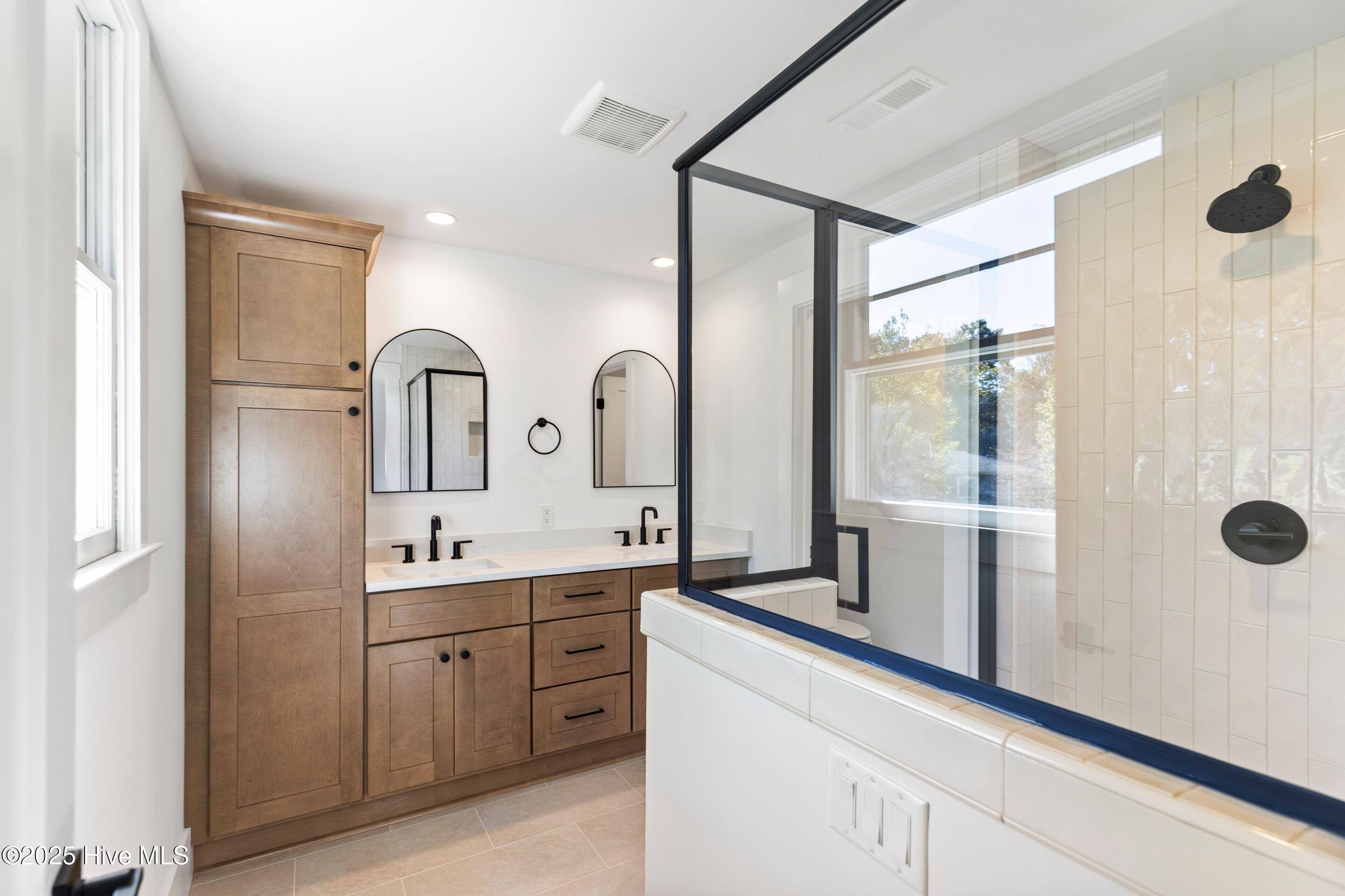 Wilmington, North Carolina, 28403, United States, 4 Bedrooms Bedrooms, ,2 BathroomsBathrooms,Residential,For Sale,1991913