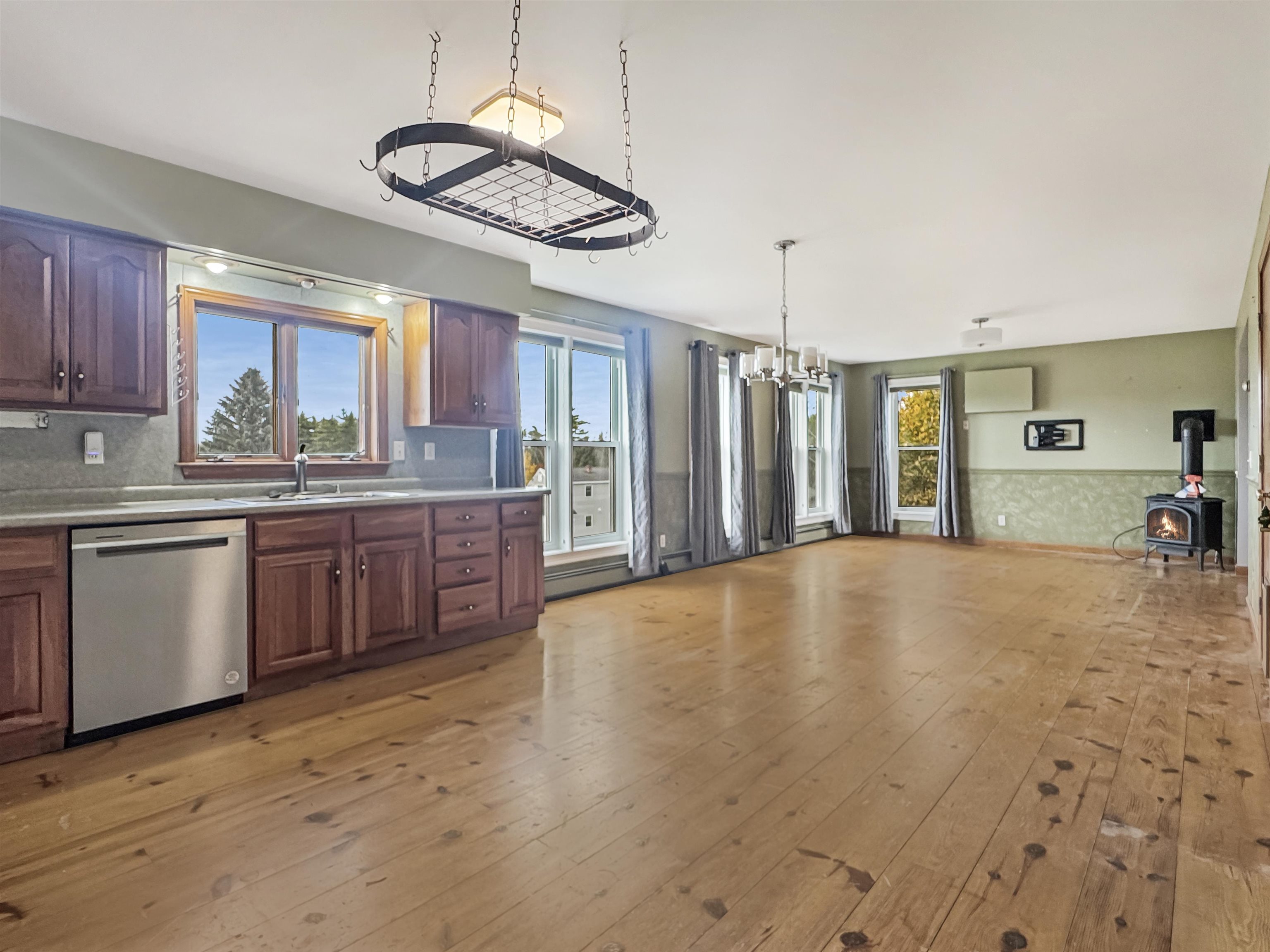 Epsom, New Hampshire, 03234, United States, 2 Bedrooms Bedrooms, ,3 BathroomsBathrooms,Residential,For Sale,1971379