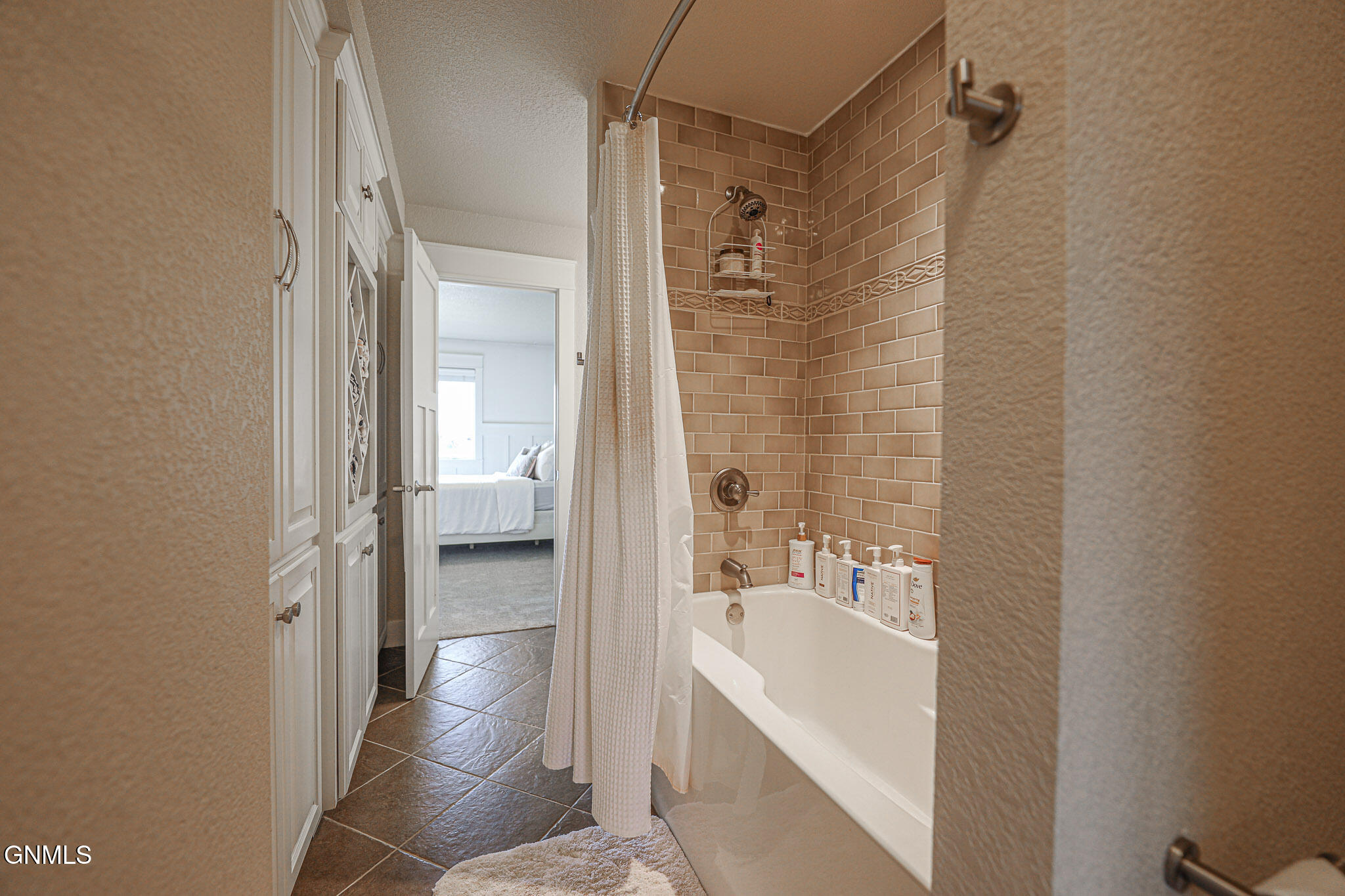 Bismarck, North Dakota, 58503, United States, 6 Bedrooms Bedrooms, ,5 BathroomsBathrooms,Residential,For Sale,1980273