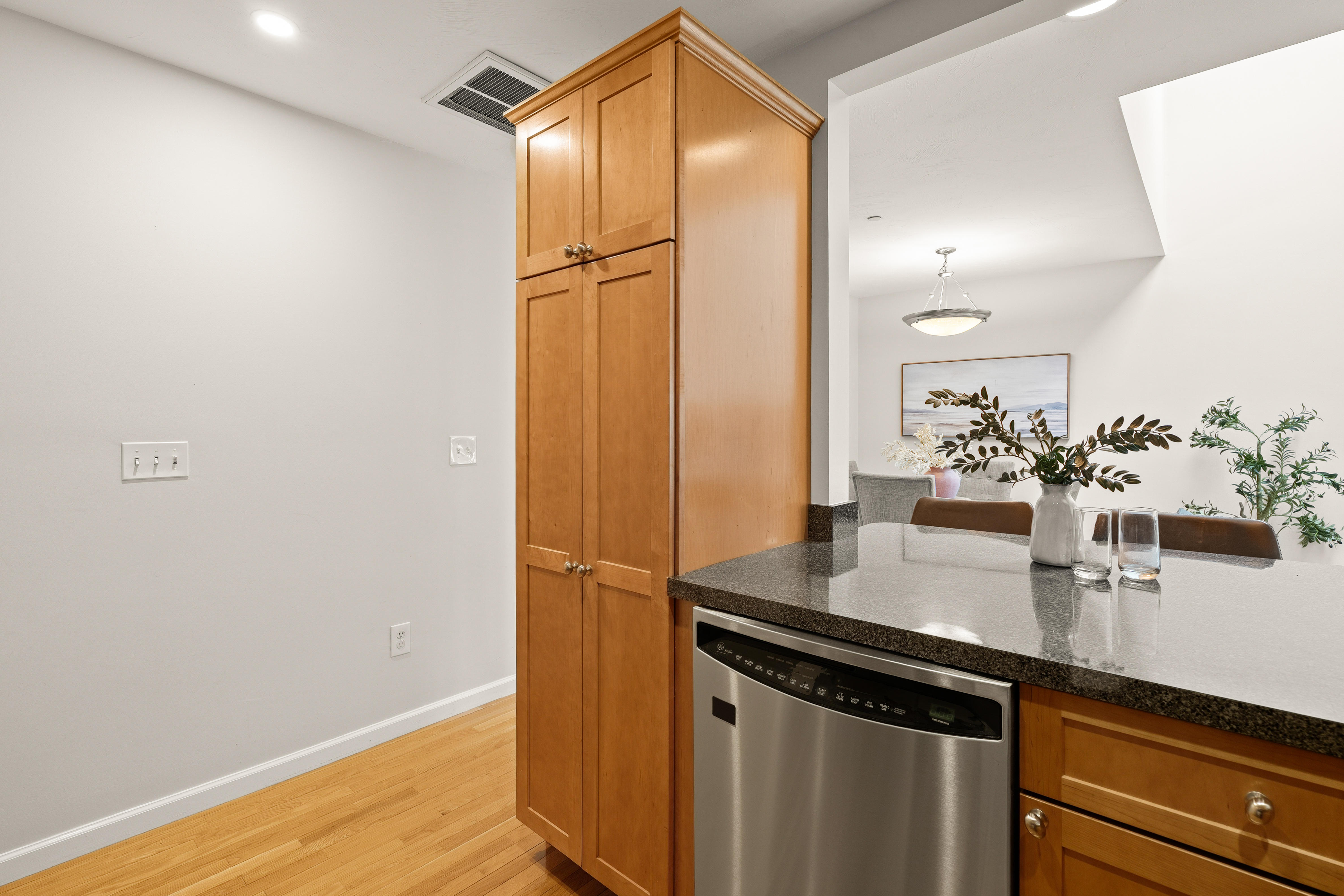  11 Russell Place, unit 11, Arlington, MA, 02474 - 物件實景