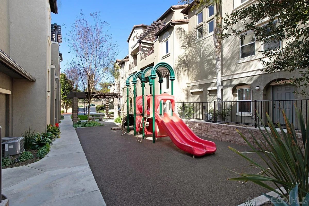 San Diego, California, 92105, United States, 2 Bedrooms Bedrooms, ,2 BathroomsBathrooms,Residential,For Sale,1970106