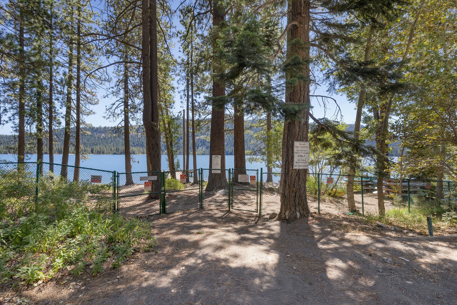  Rare Donner Tract home with private beach and pier access. - 物件實景