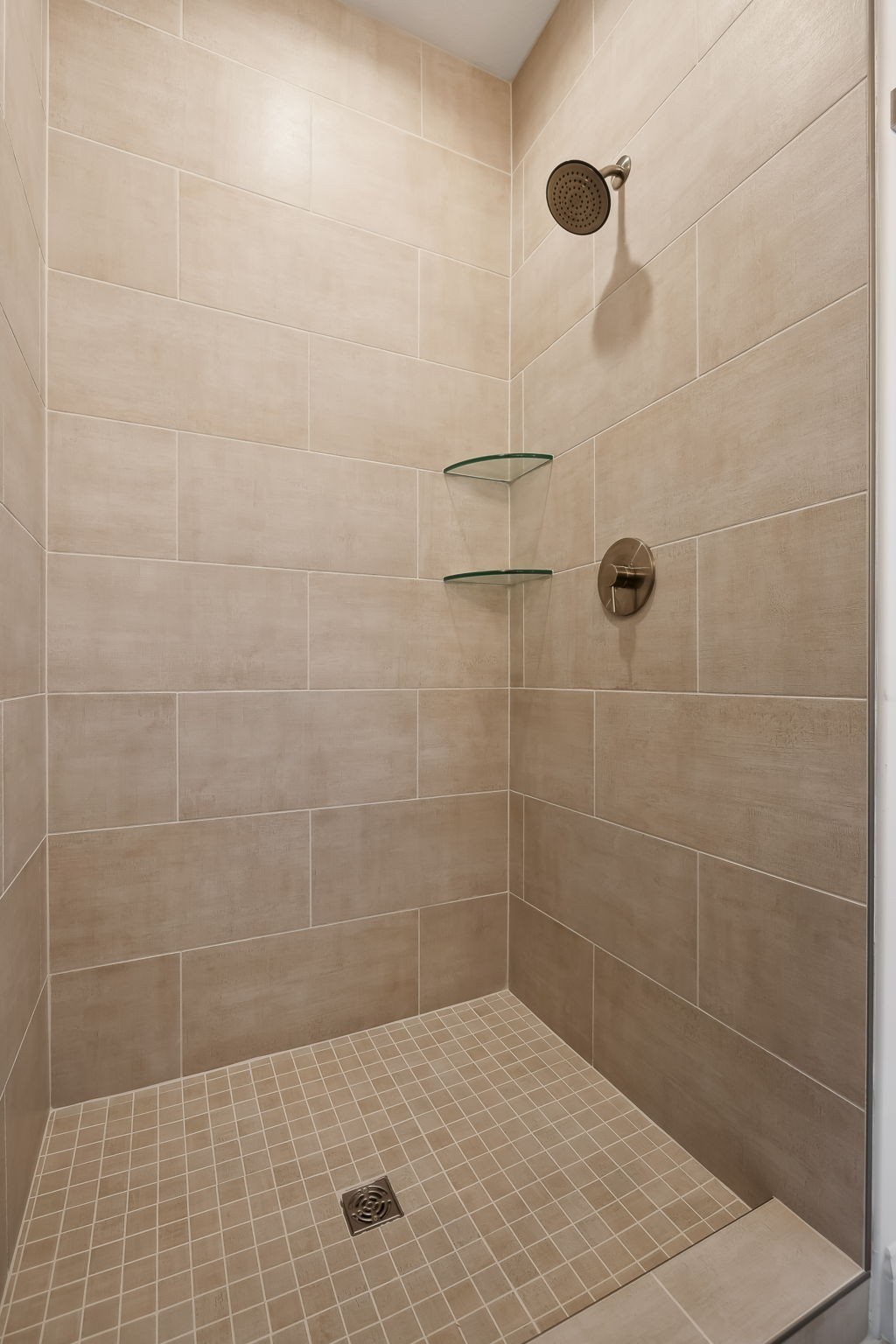 Clarksville, Tennessee, 37043, United States, 4 Bedrooms Bedrooms, ,4 BathroomsBathrooms,Residential,For Sale,2005810