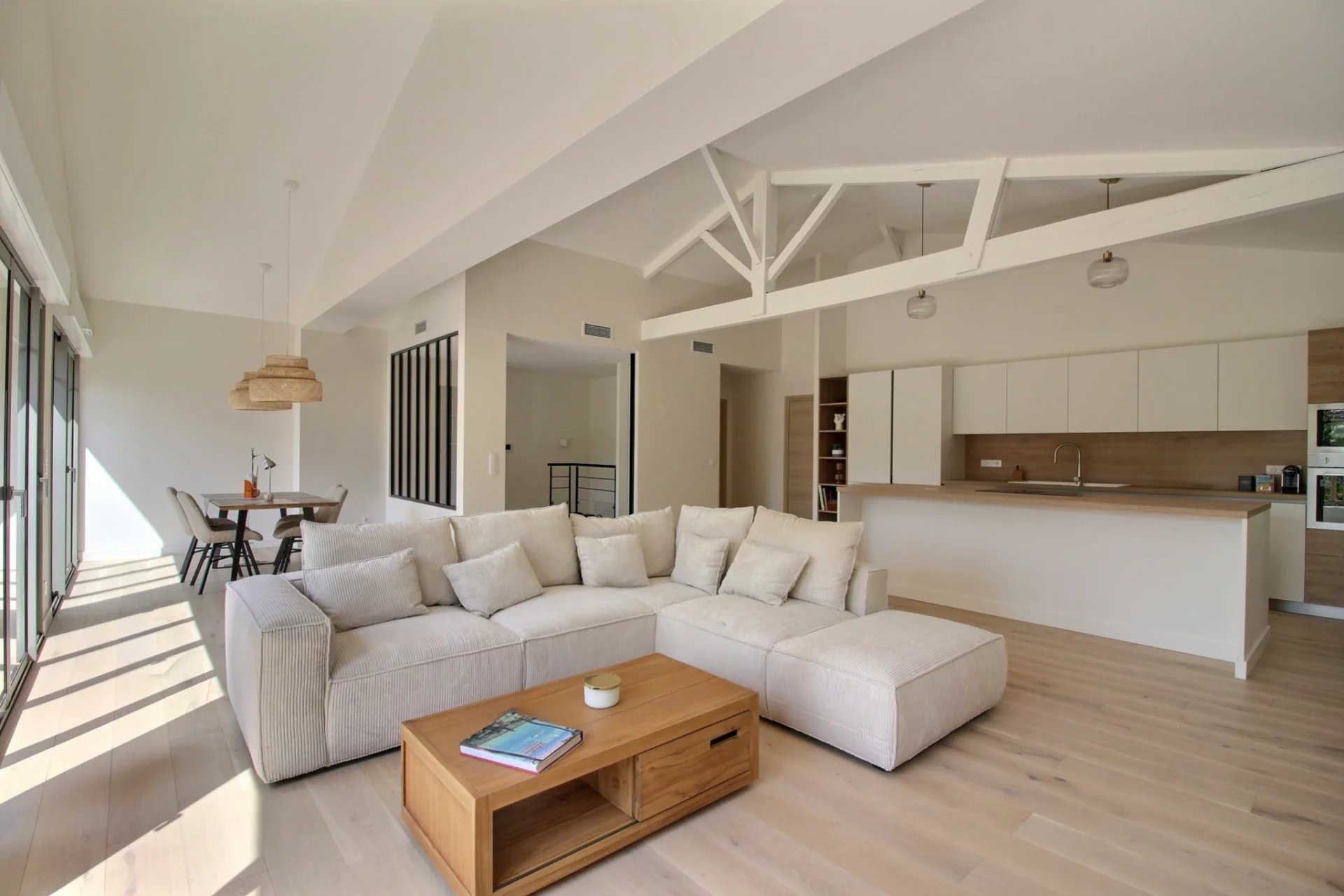 Arcachon, New Aquitaine, 33120, FR, 4 Bedrooms Bedrooms, ,Residential,For Sale,1995538