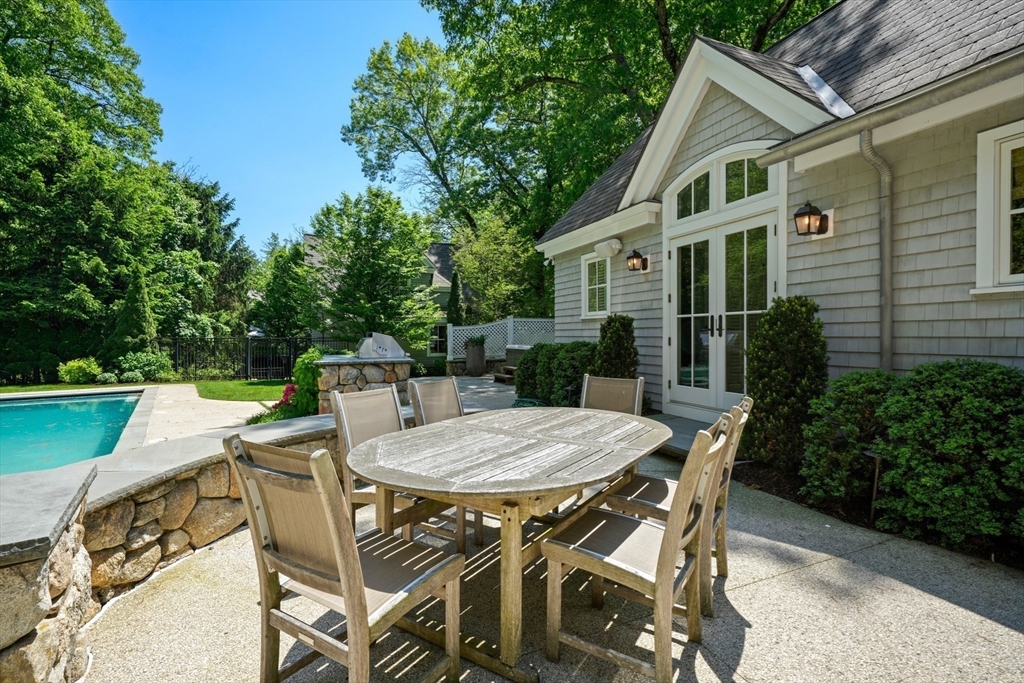 Wellesley, Massachusetts, 02481, United States, 2 Bedrooms Bedrooms, ,3 BathroomsBathrooms,Residential,For Sale,1941651