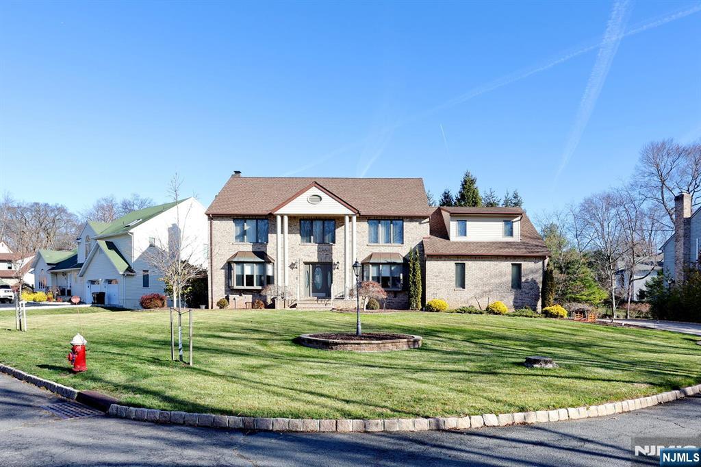 Paramus, New Jersey, 07652, United States, 5 Bedrooms Bedrooms, ,4 BathroomsBathrooms,Residential,For Sale,2001740