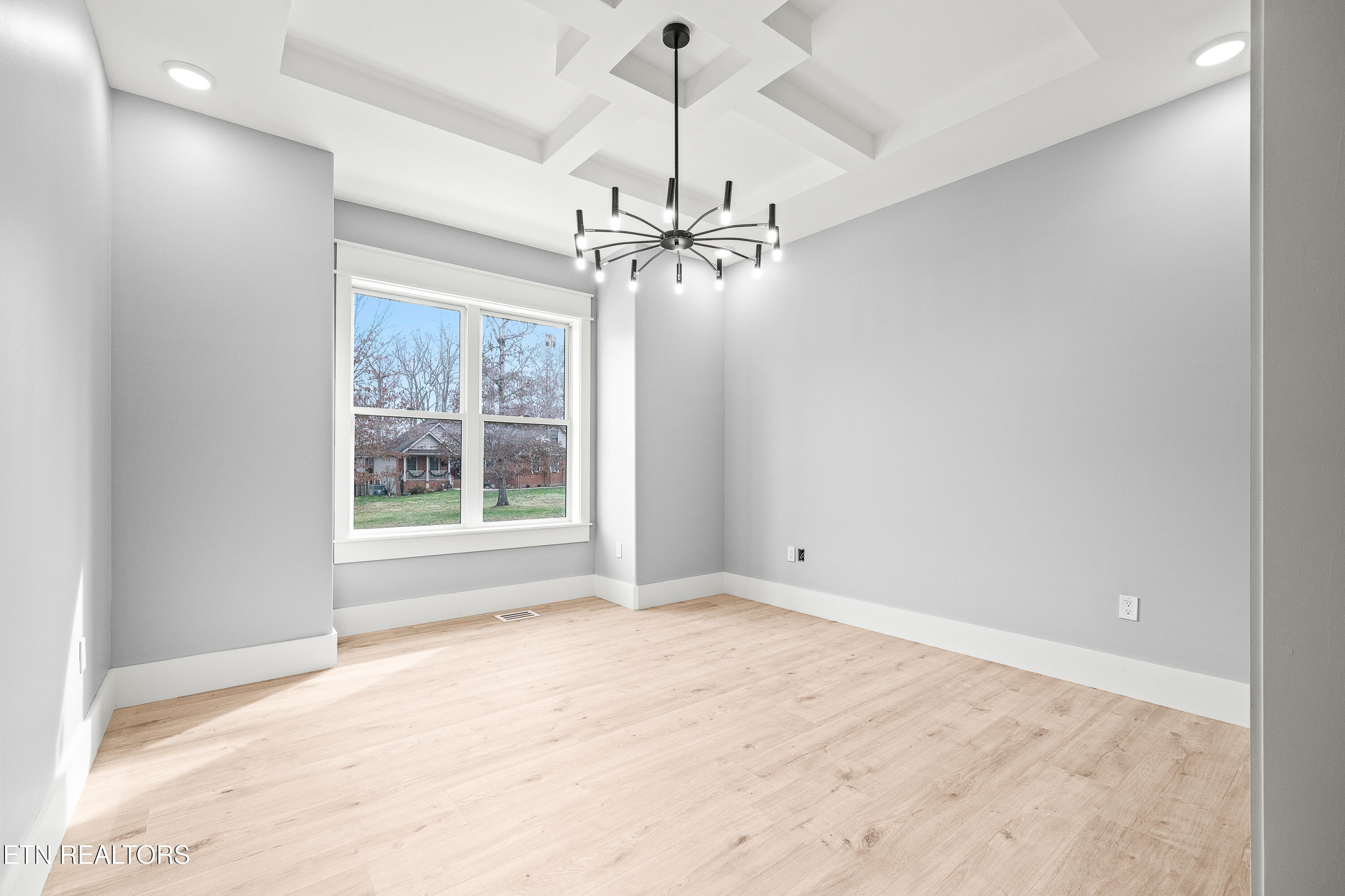 Crossville, Tennessee, 38555, United States, 4 Bedrooms Bedrooms, ,5 BathroomsBathrooms,Residential,For Sale,1977925