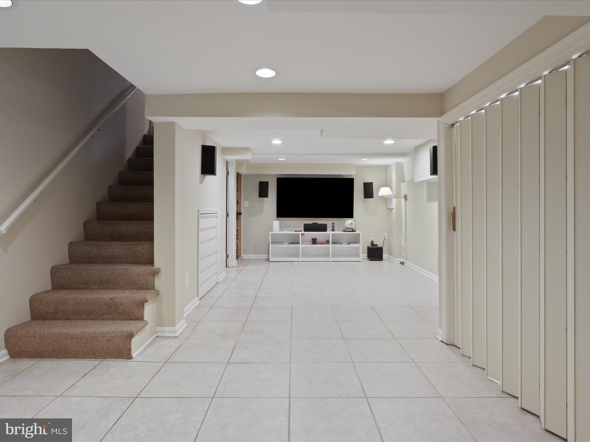 Arlington, Virginia, 22207, United States, 4 Bedrooms Bedrooms, ,4 BathroomsBathrooms,Residential,For Sale,1792386