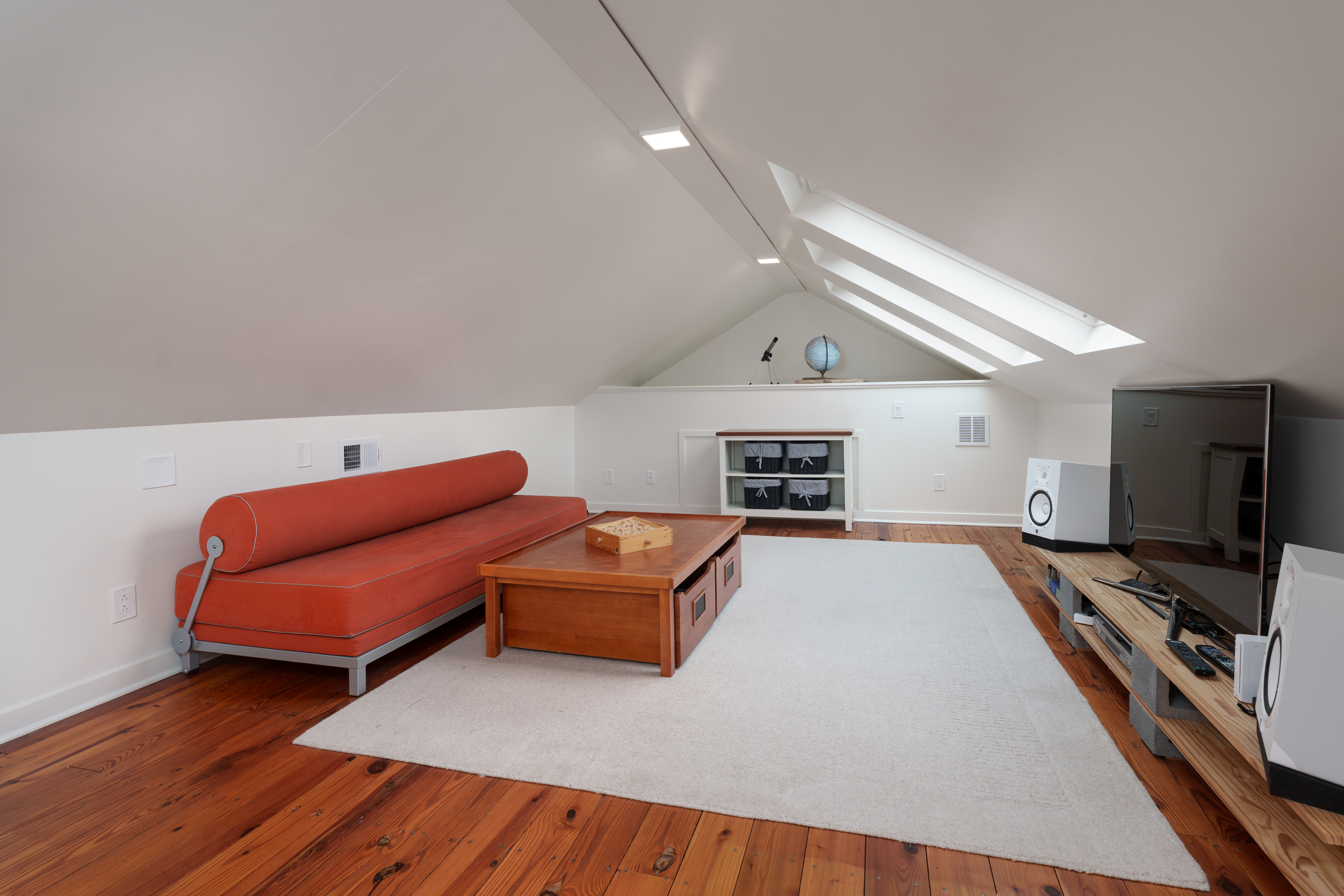  Flexible Living in a Modernized Littlebrook Home - 物件實景