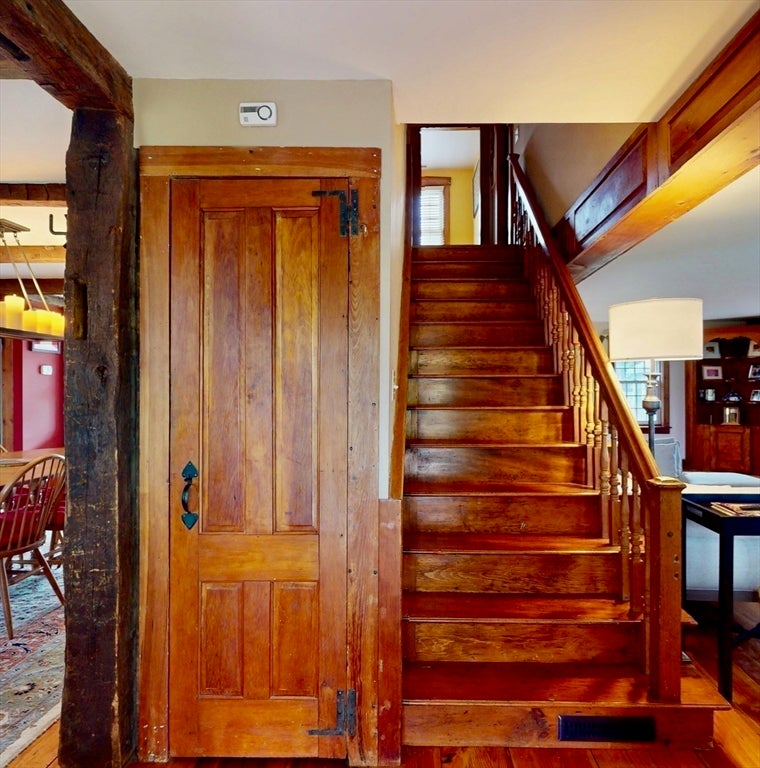 Hadley, Massachusetts, 01035, United States, 5 Bedrooms Bedrooms, ,3 BathroomsBathrooms,Residential,For Sale,1885251