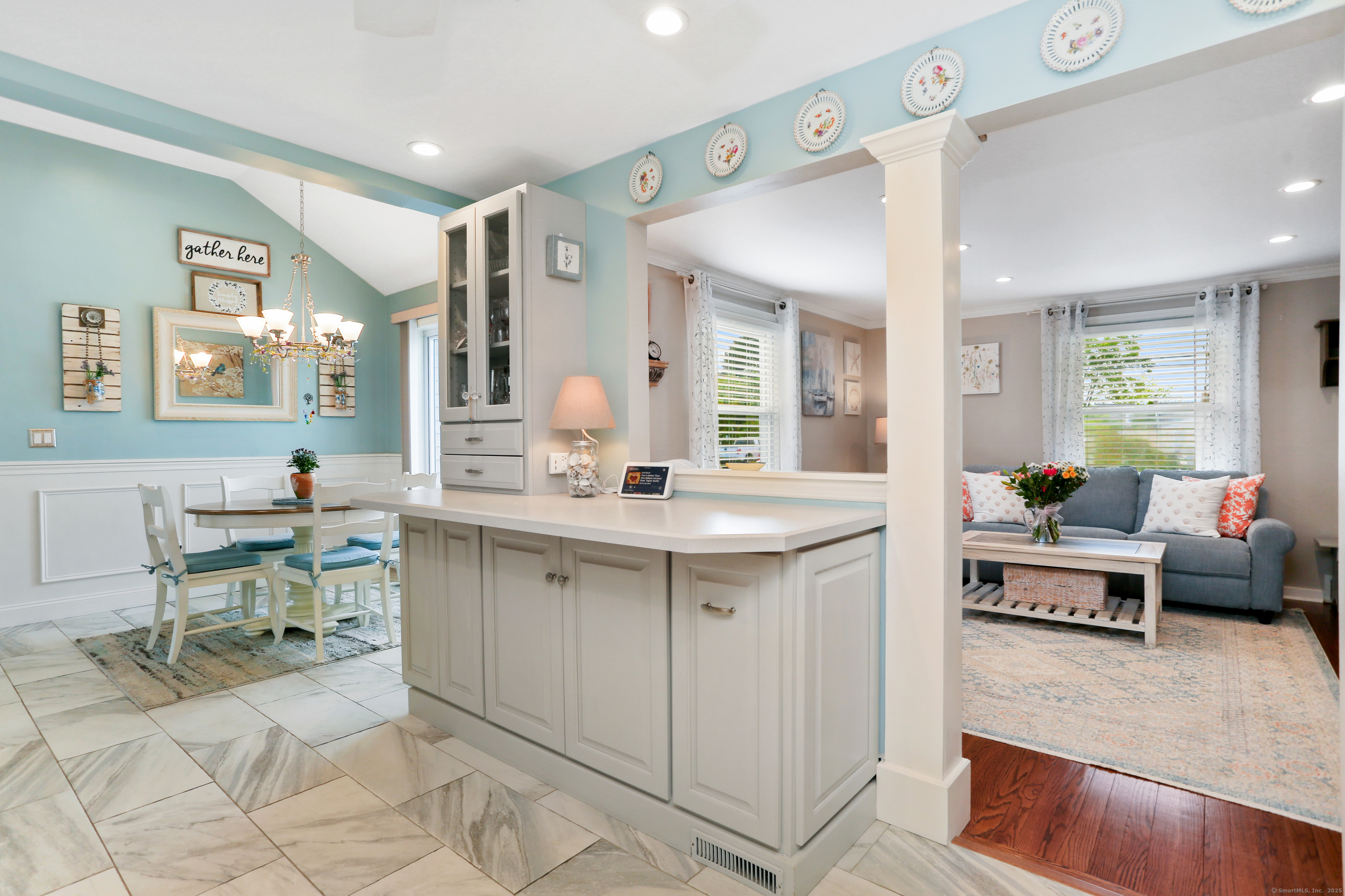 Milford, Connecticut, 06460, United States, 3 Bedrooms Bedrooms, ,2 BathroomsBathrooms,Residential,For Sale,1933050