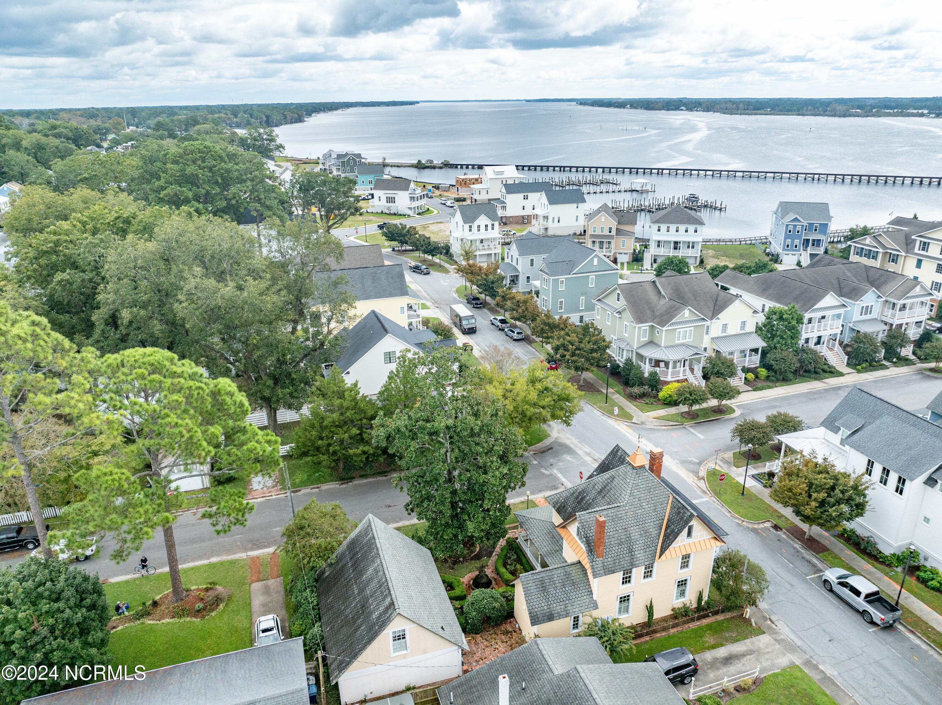 122 S Academy Street, Washington, North Carolina, 27889, United States, 3 Bedrooms Bedrooms, ,4 BathroomsBathrooms,Residential,For Sale,122 S Academy Street,1639244