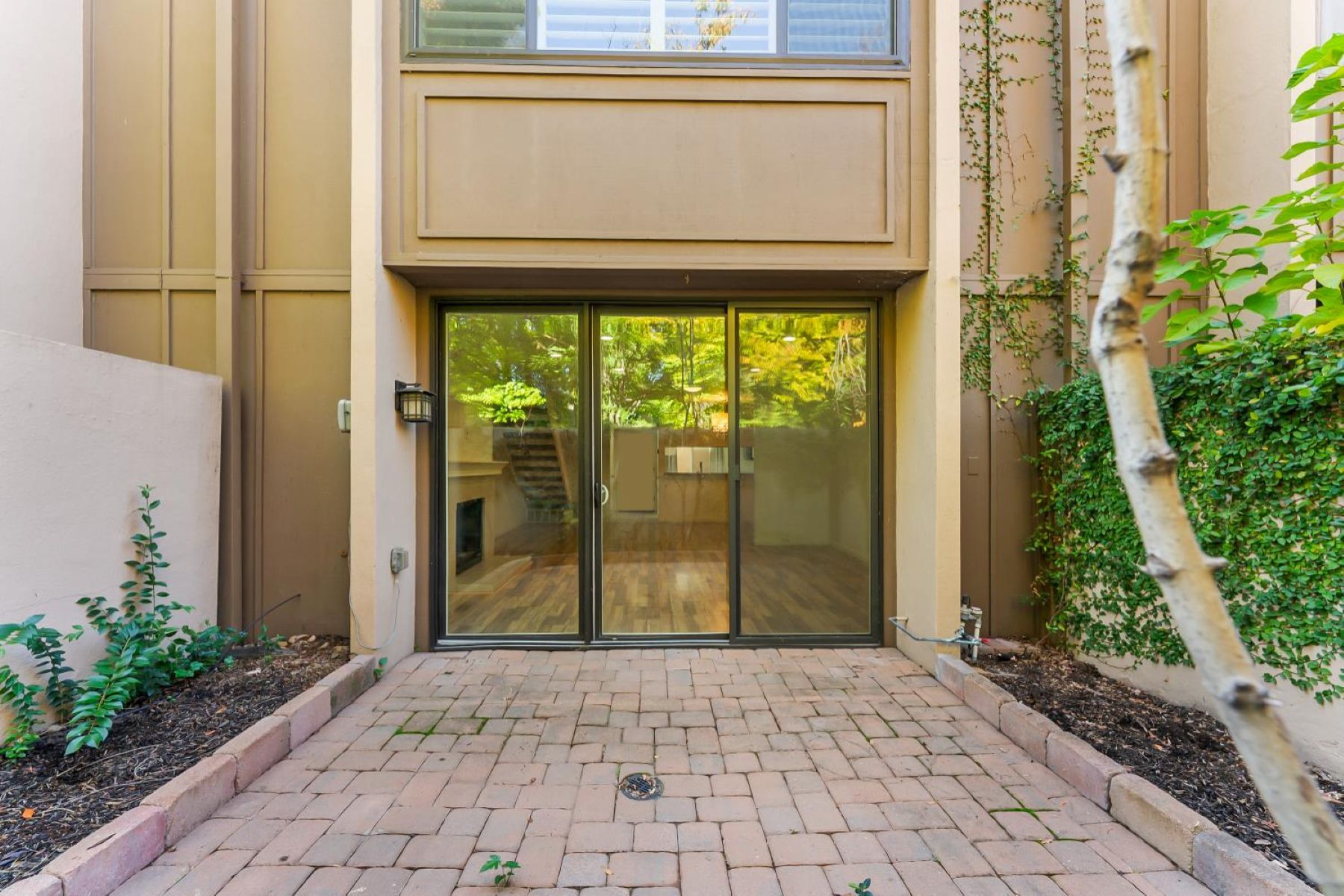  709 Woodside Lane East #2, Sacramento, CA 95825 - 物件實景
