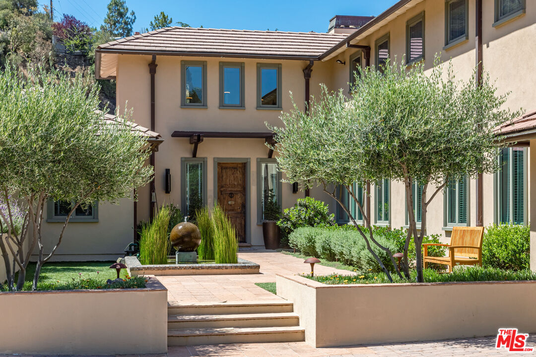 Calabasas, California, 91302, United States, 5 Bedrooms Bedrooms, ,4 BathroomsBathrooms,Residential,For Sale,1926275