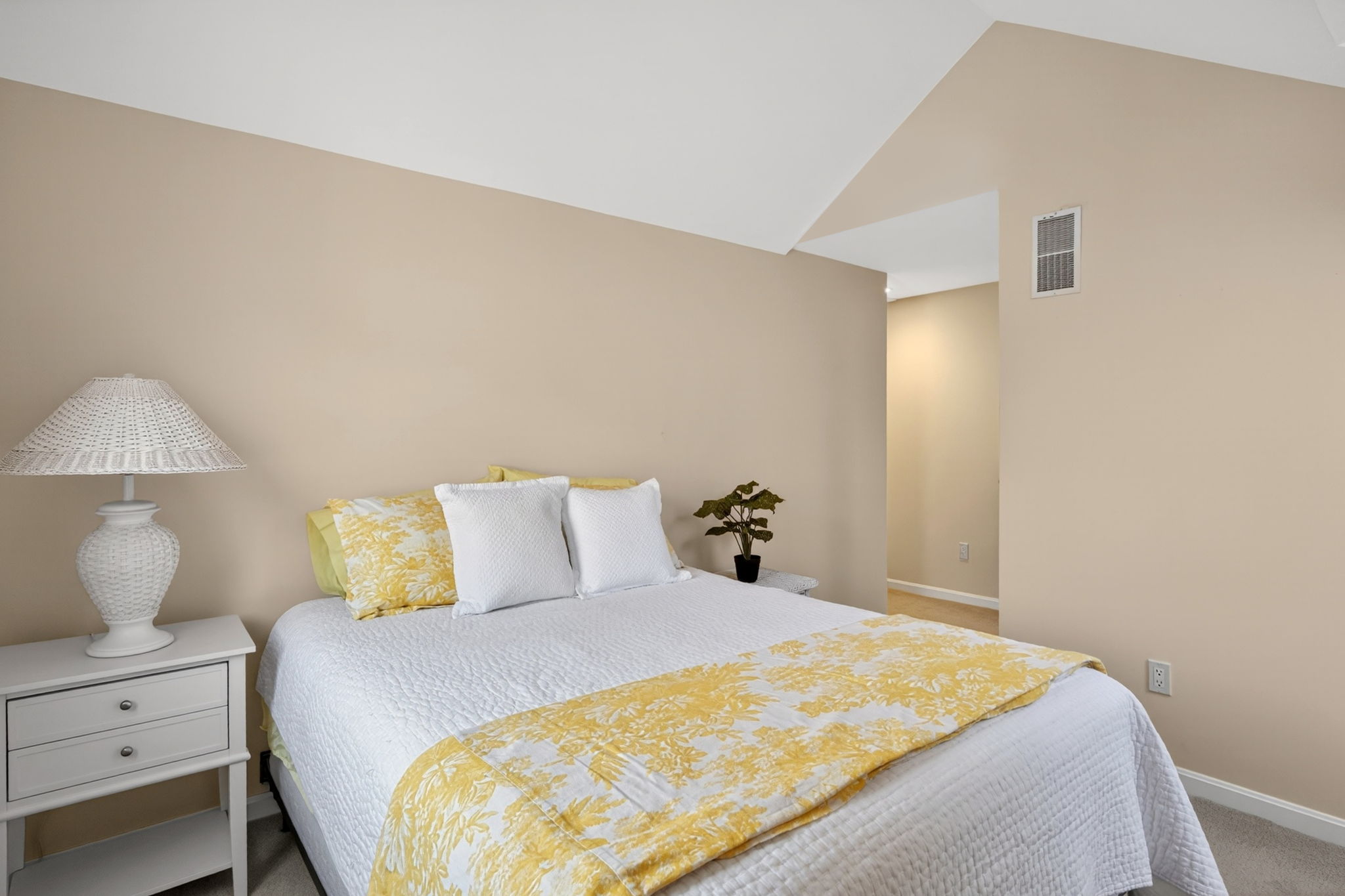  24 W Woods Circle, Yarmouth Port, MA, 02675 - 物件實景