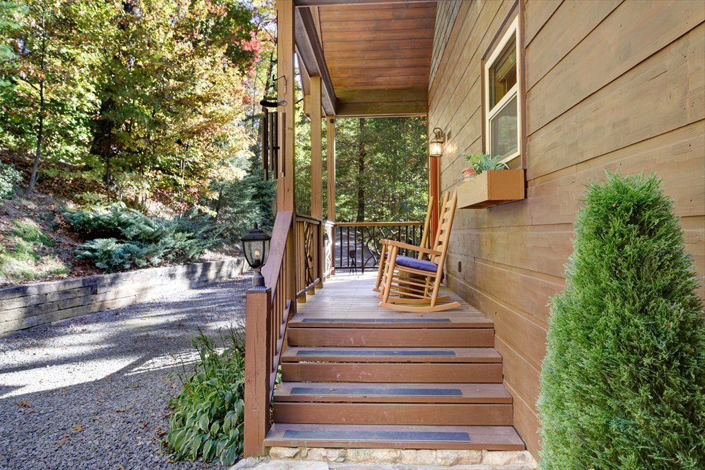 Hiawassee, Georgia, 30546, United States, 4 Bedrooms Bedrooms, ,5 BathroomsBathrooms,Residential,For Sale,1880672
