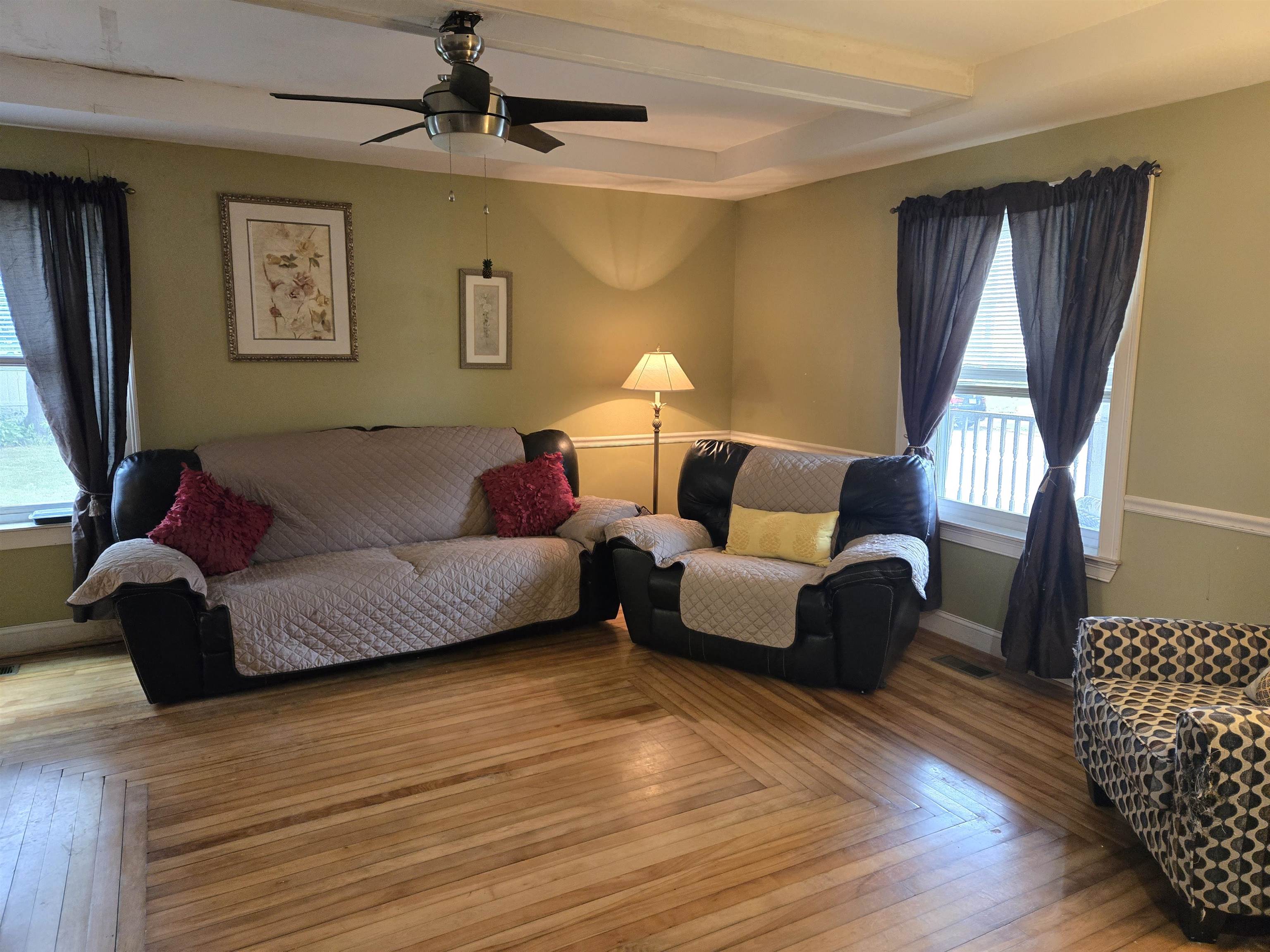 Manchester, New Hampshire, 03104, United States, 3 Bedrooms Bedrooms, ,3 BathroomsBathrooms,Residential,For Sale,1896803