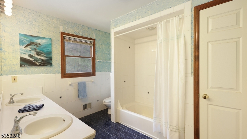 Bridgewater Twp., New Jersey, 07920, United States, 5 Bedrooms Bedrooms, ,4 BathroomsBathrooms,Residential,For Sale,1784085