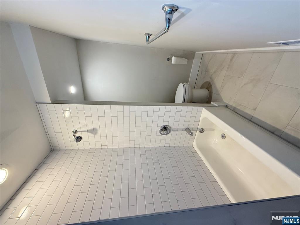 Garfield, New Jersey, 07026, United States, 3 Bedrooms Bedrooms, ,2 BathroomsBathrooms,Residential,For Sale,1998412