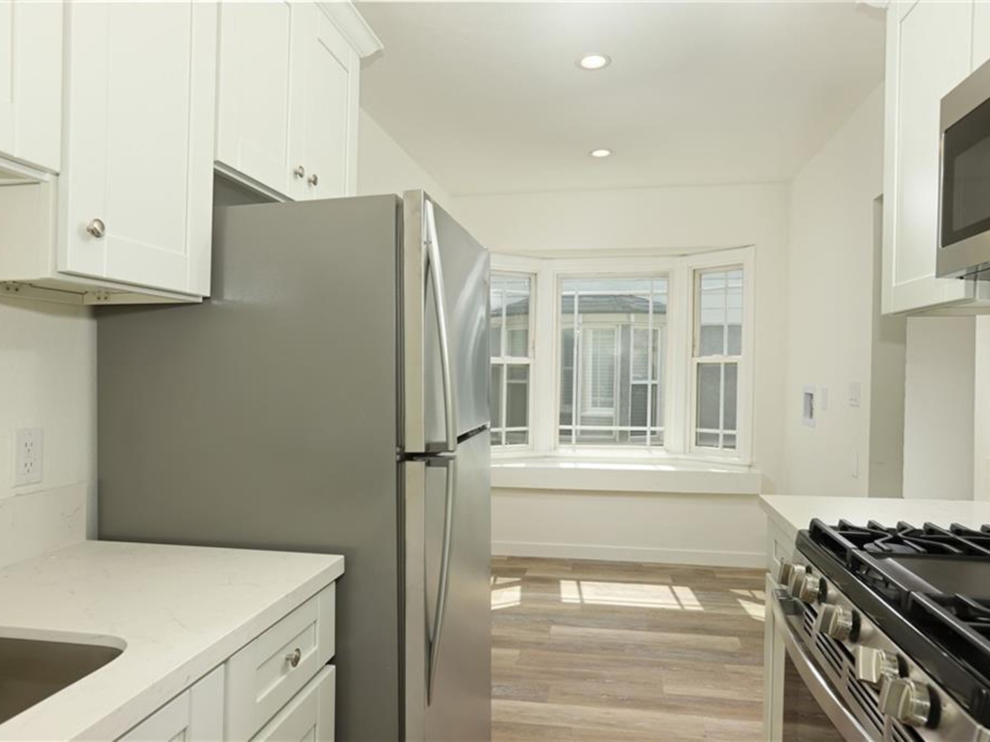  1004 West Clark Avenue, Burbank, CA 91506 - 物件實景