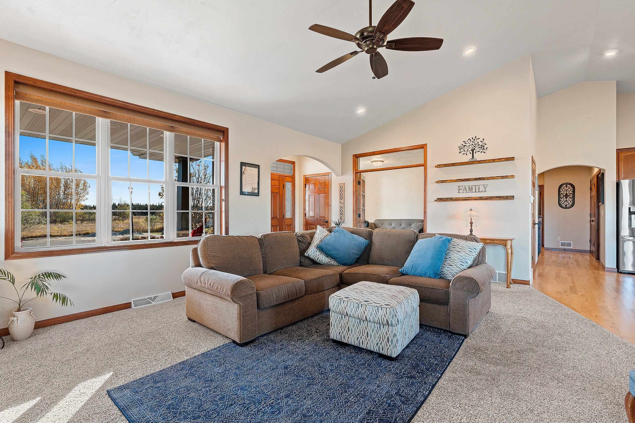 NEENAH, Wisconsin, 54956, United States, 3 Bedrooms Bedrooms, ,3 BathroomsBathrooms,Residential,For Sale,1986561