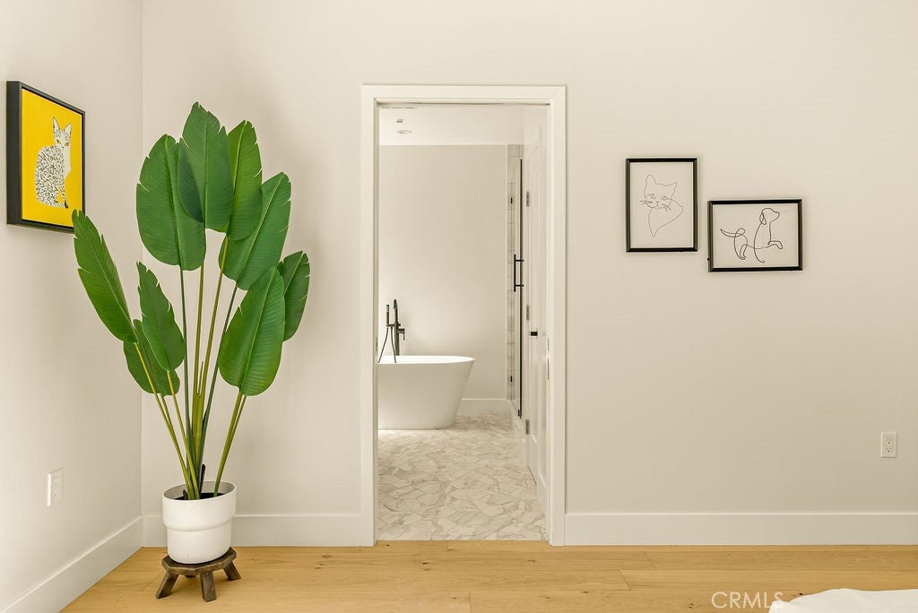 Los Angeles, California, 90018, United States, 3 Bedrooms Bedrooms, ,2 BathroomsBathrooms,Residential,For Sale,1905808