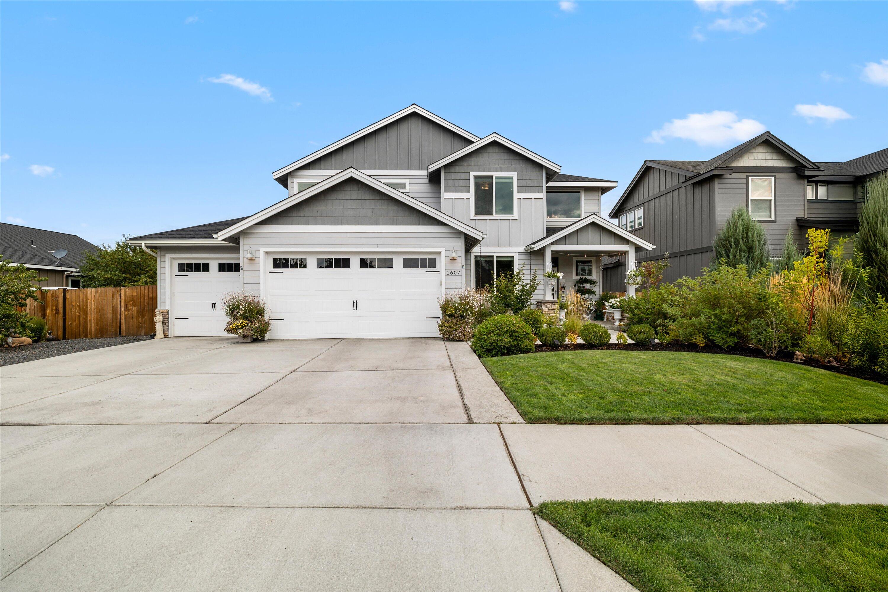 Redmond, Oregon, 97756, United States, 4 Bedrooms Bedrooms, ,3 BathroomsBathrooms,Residential,For Sale,1982797