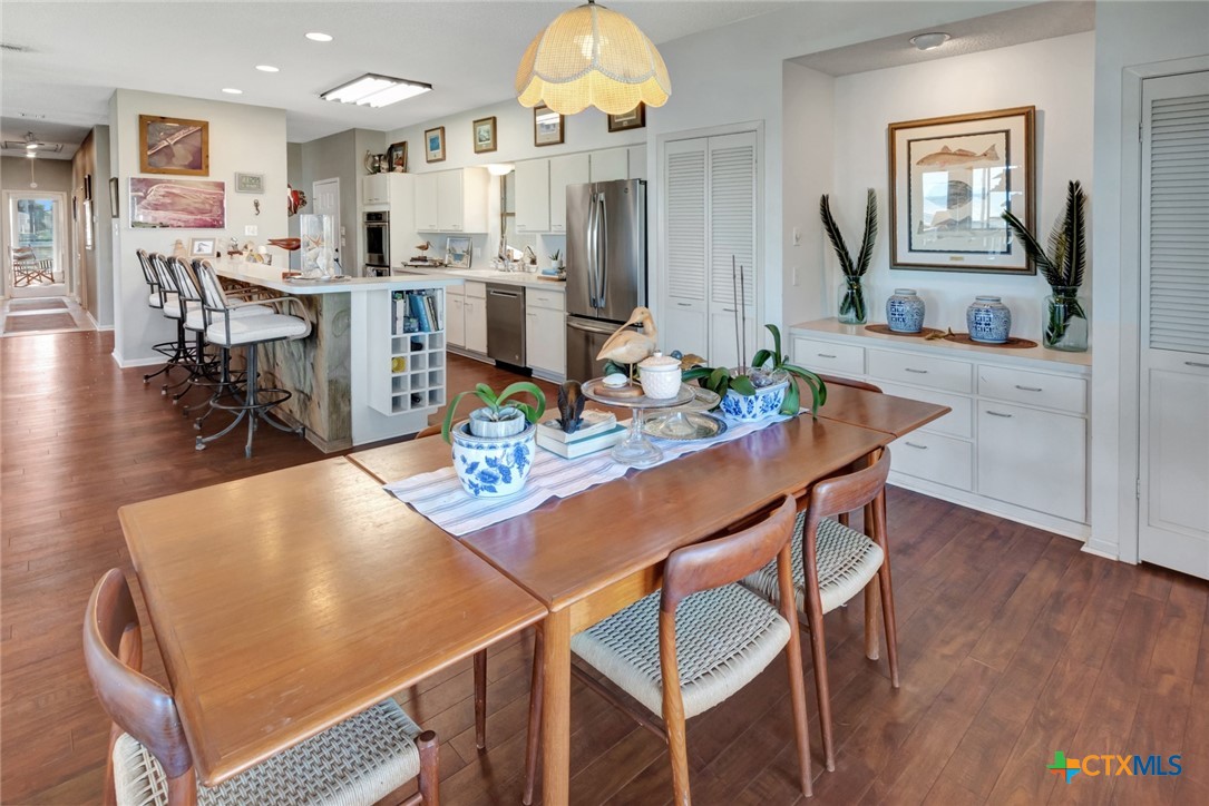 Port O'Connor, Texas, 77982, United States, 5 Bedrooms Bedrooms, ,3 BathroomsBathrooms,Residential,For Sale,1989061