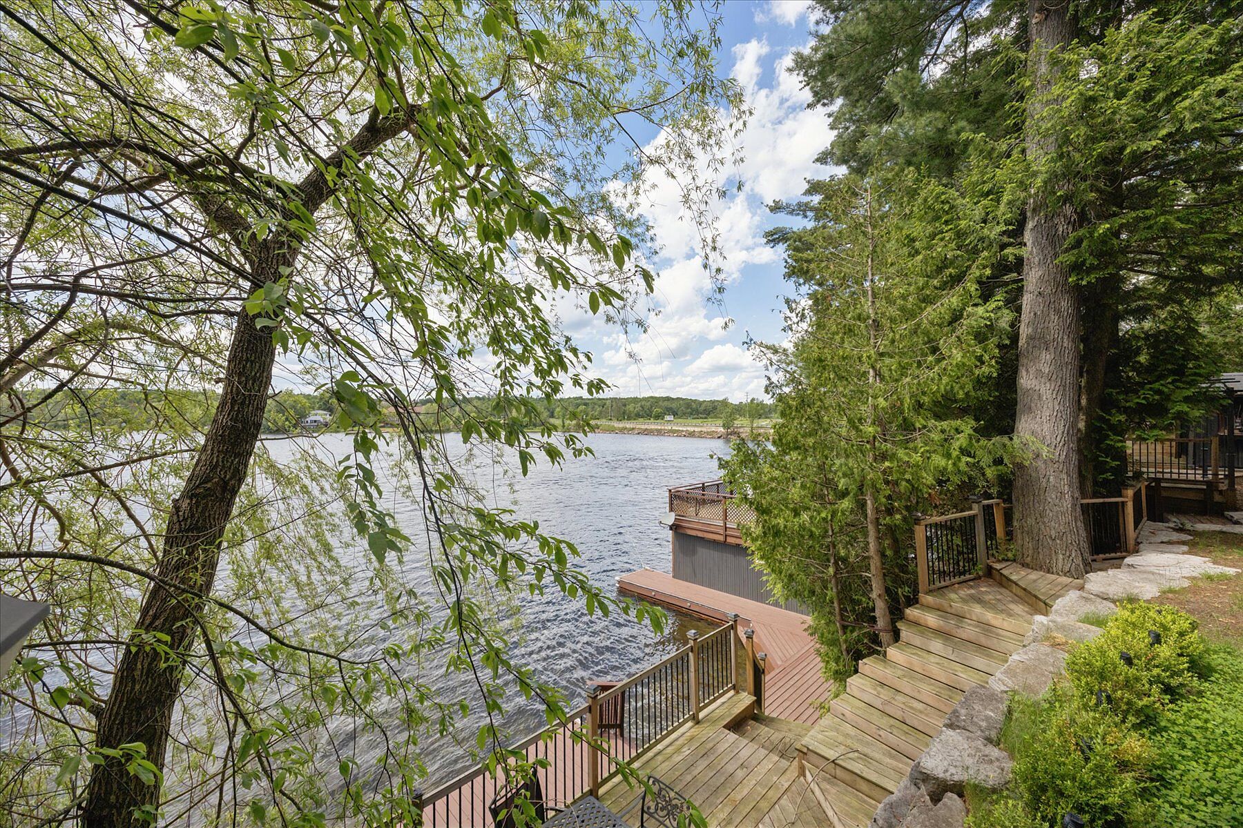  Charming Gem on Moore Lake - 物件實景