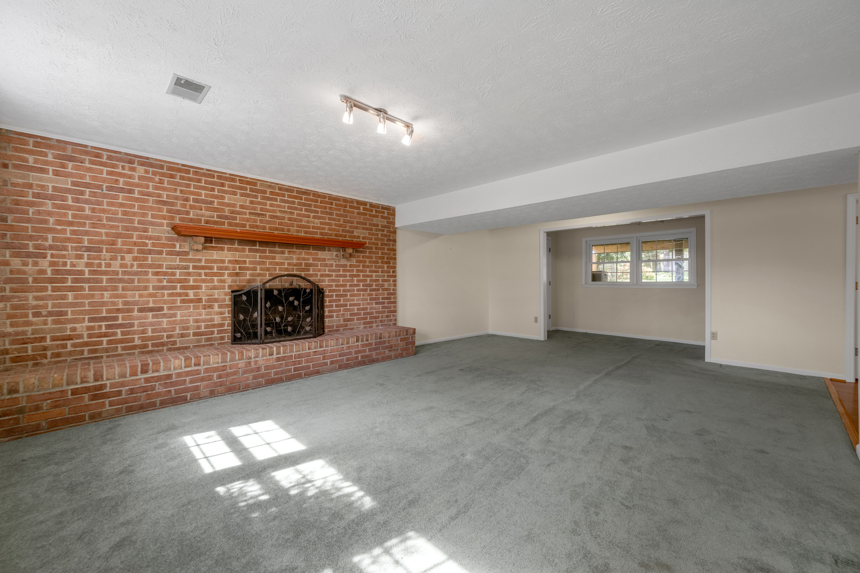  4368 Clemens Drive - 物件實景