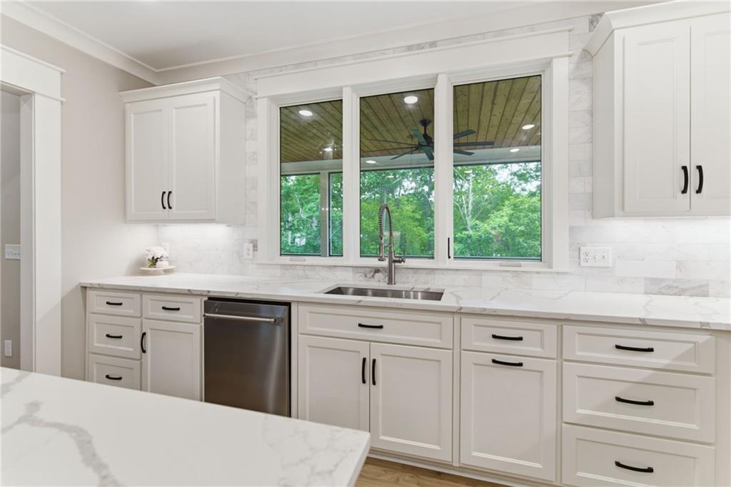 Waleska, Georgia, 30183, United States, 4 Bedrooms Bedrooms, ,4 BathroomsBathrooms,Residential,For Sale,2048996