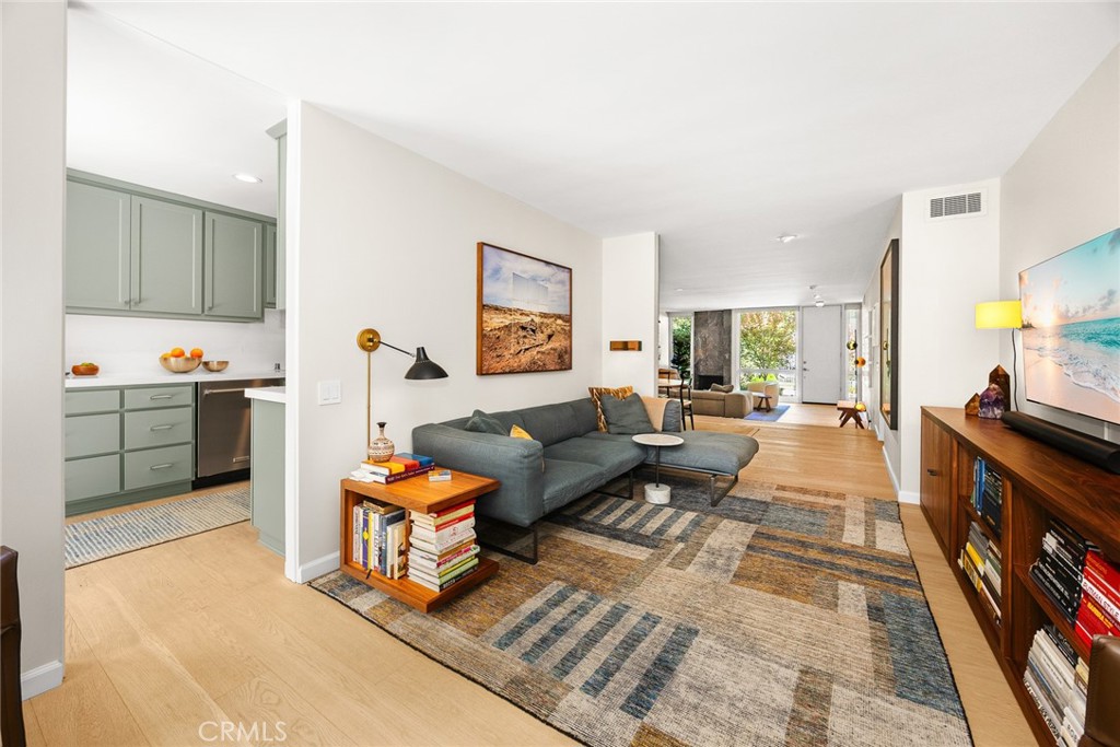 Pasadena, California, 91105, United States, 2 Bedrooms Bedrooms, ,1 BathroomBathrooms,Residential,For Sale,1941696