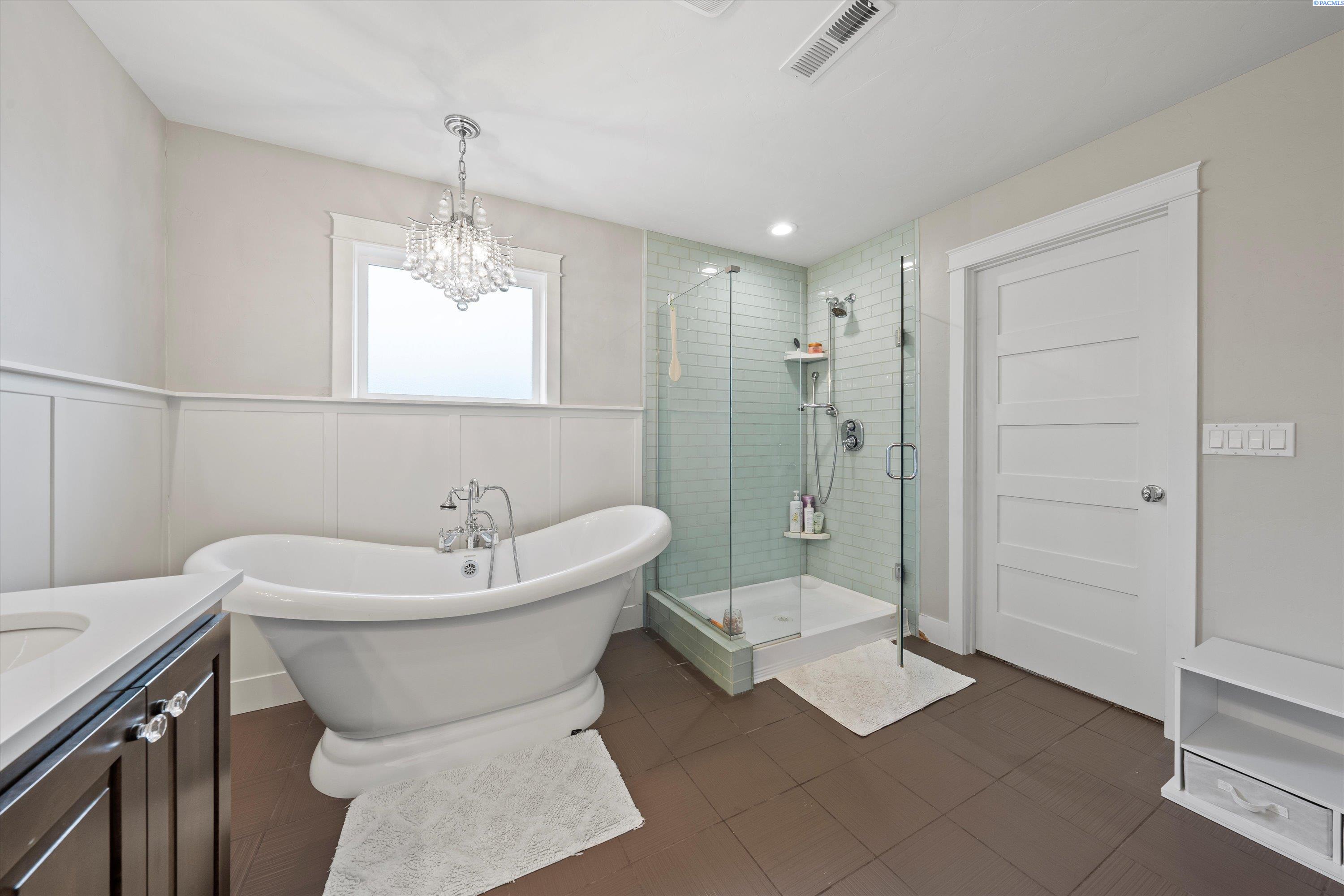 Richland, Washington, 99352, United States, 5 Bedrooms Bedrooms, ,3 BathroomsBathrooms,Residential,For Sale,1987518