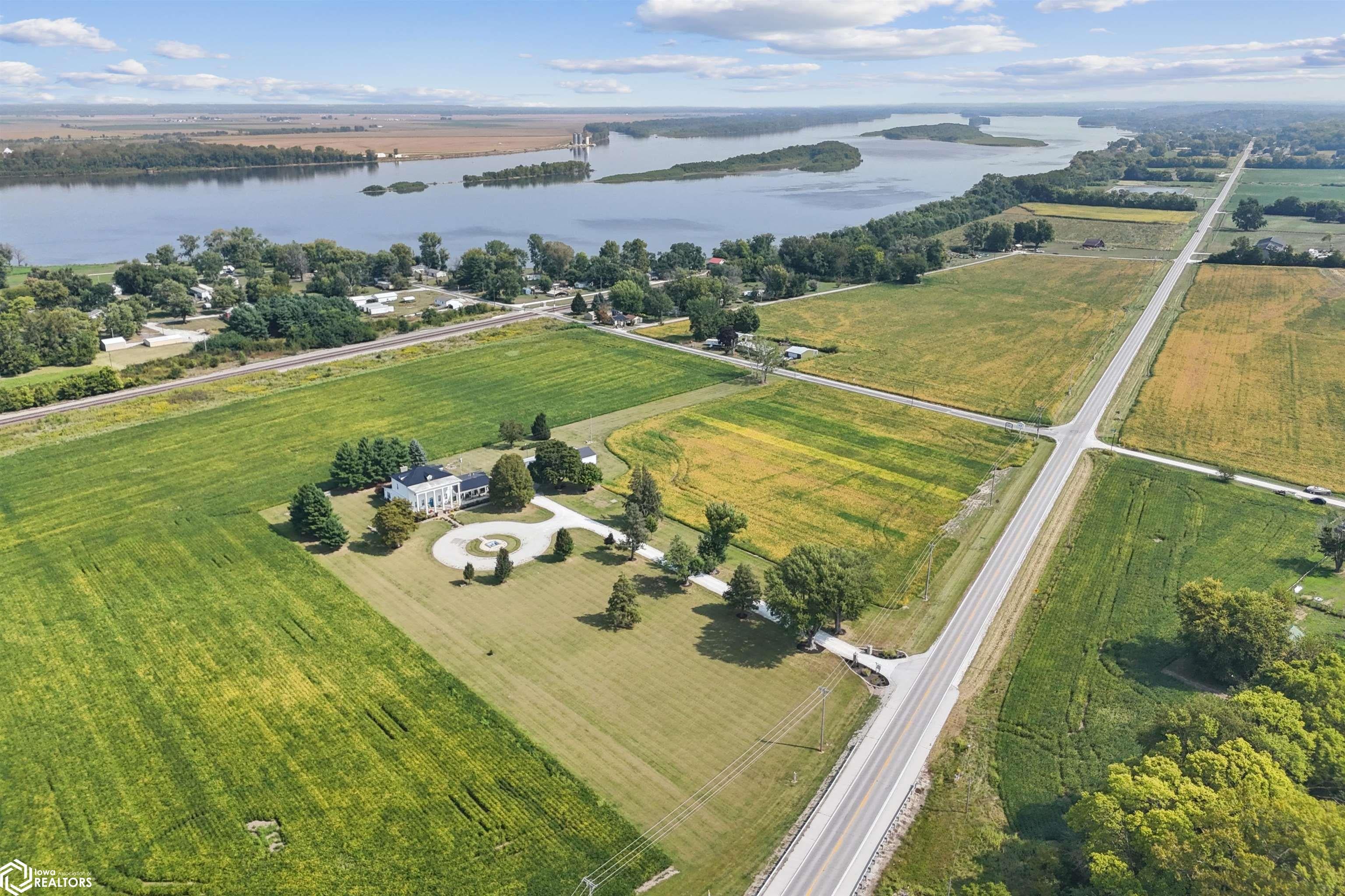 Dallas City, Illinois, 62330, United States, 8 Bedrooms Bedrooms, ,7 BathroomsBathrooms,Residential,For Sale,1980104