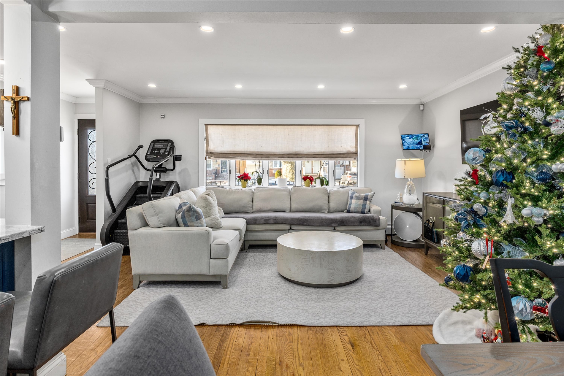 Howard Beach, New York, 11414, United States, 6 Bedrooms Bedrooms, ,2 BathroomsBathrooms,Residential,For Sale,2005661