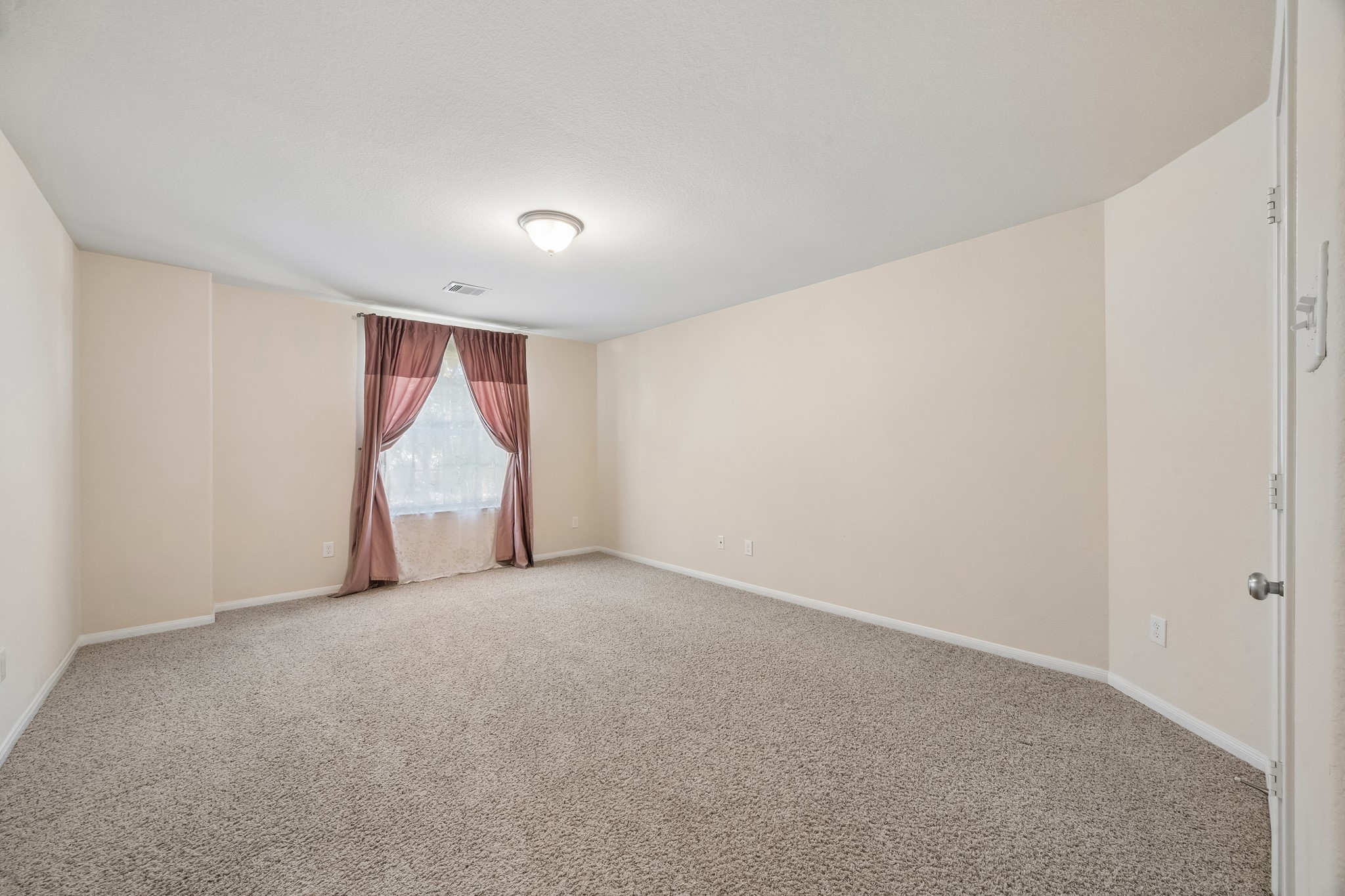  2400 Lakeway Drive - 物件實景