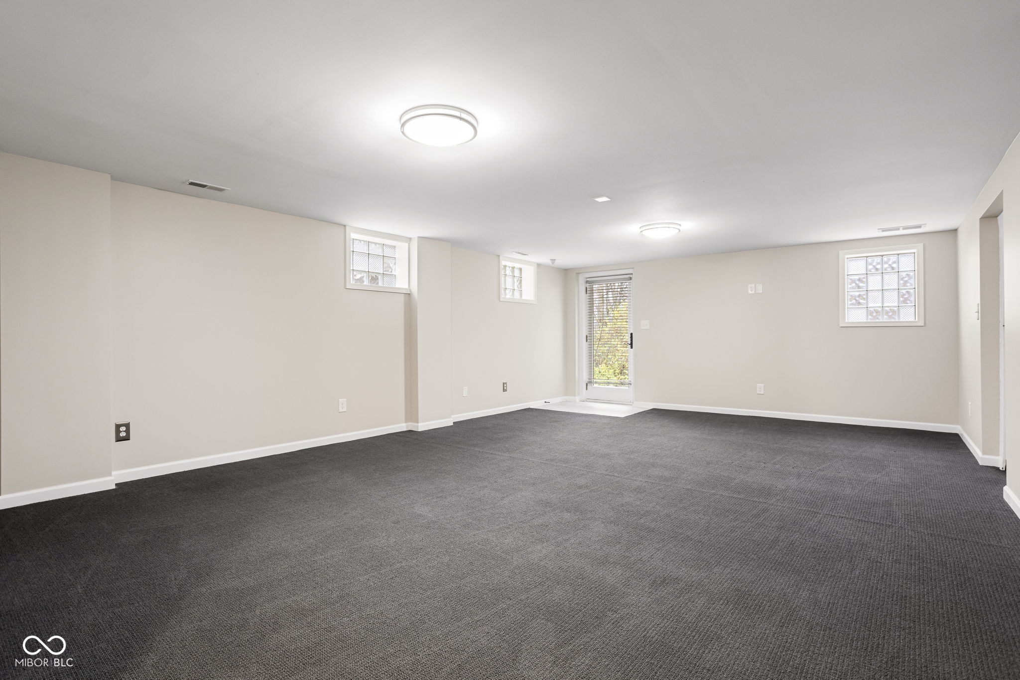 Indianapolis, Indiana, 46226, United States, 6 Bedrooms Bedrooms, ,7 BathroomsBathrooms,Residential,For Sale,1998001